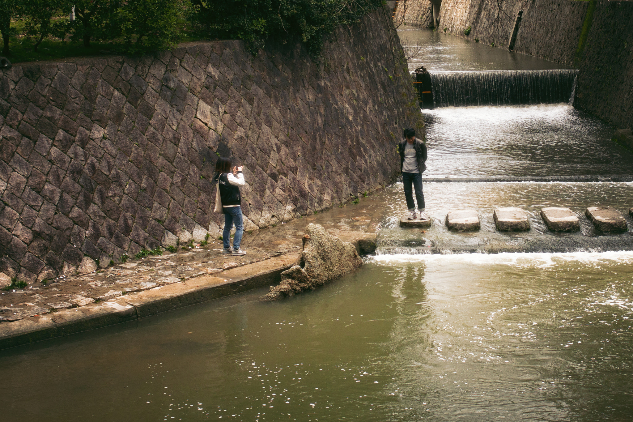 Canon EOS 40D + Canon EF 35mm F2 sample photo. Shukugawa photography