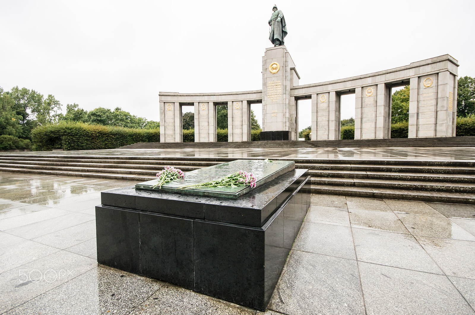 Sigma AF 10-20mm F4-5.6 EX DC sample photo. Berlin, germany - september 20: soviet war memorial in berlin tiergarten on september 20, 2013 in be photography