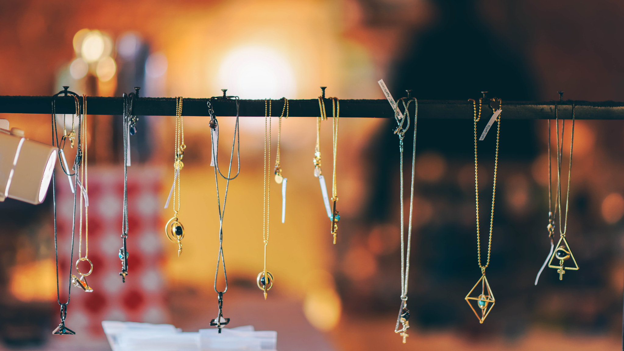 Sony Planar T* 85mm F1.4 ZA sample photo. 一些項鍊吊飾 photography