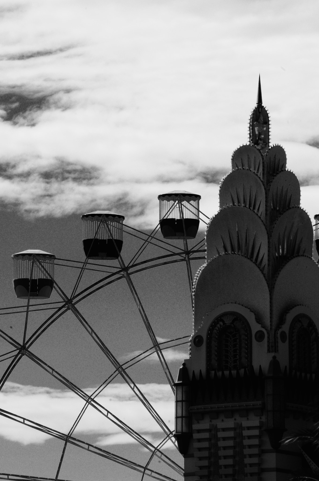 Pentax smc DA 55-300mm F4.0-5.8 ED sample photo. Luna park carousel photography