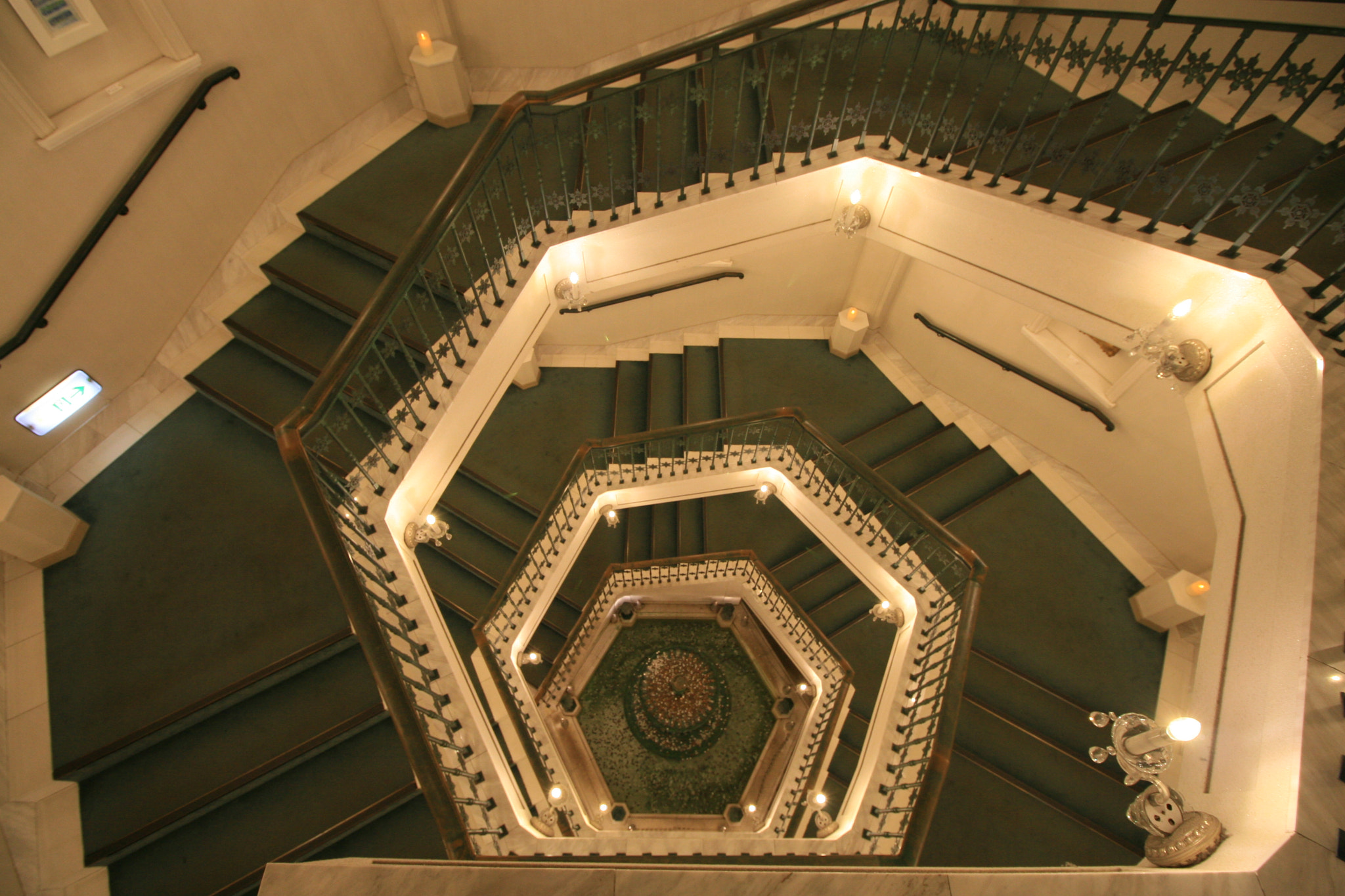 Canon EF-S 10-18mm F4.5–5.6 IS STM sample photo. Spiral down photography