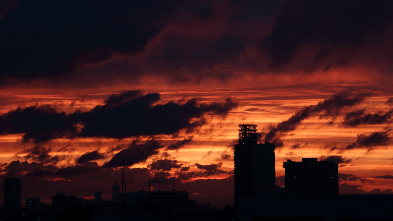 Canon EOS 100D (EOS Rebel SL1 / EOS Kiss X7) sample photo. Cloudy photography