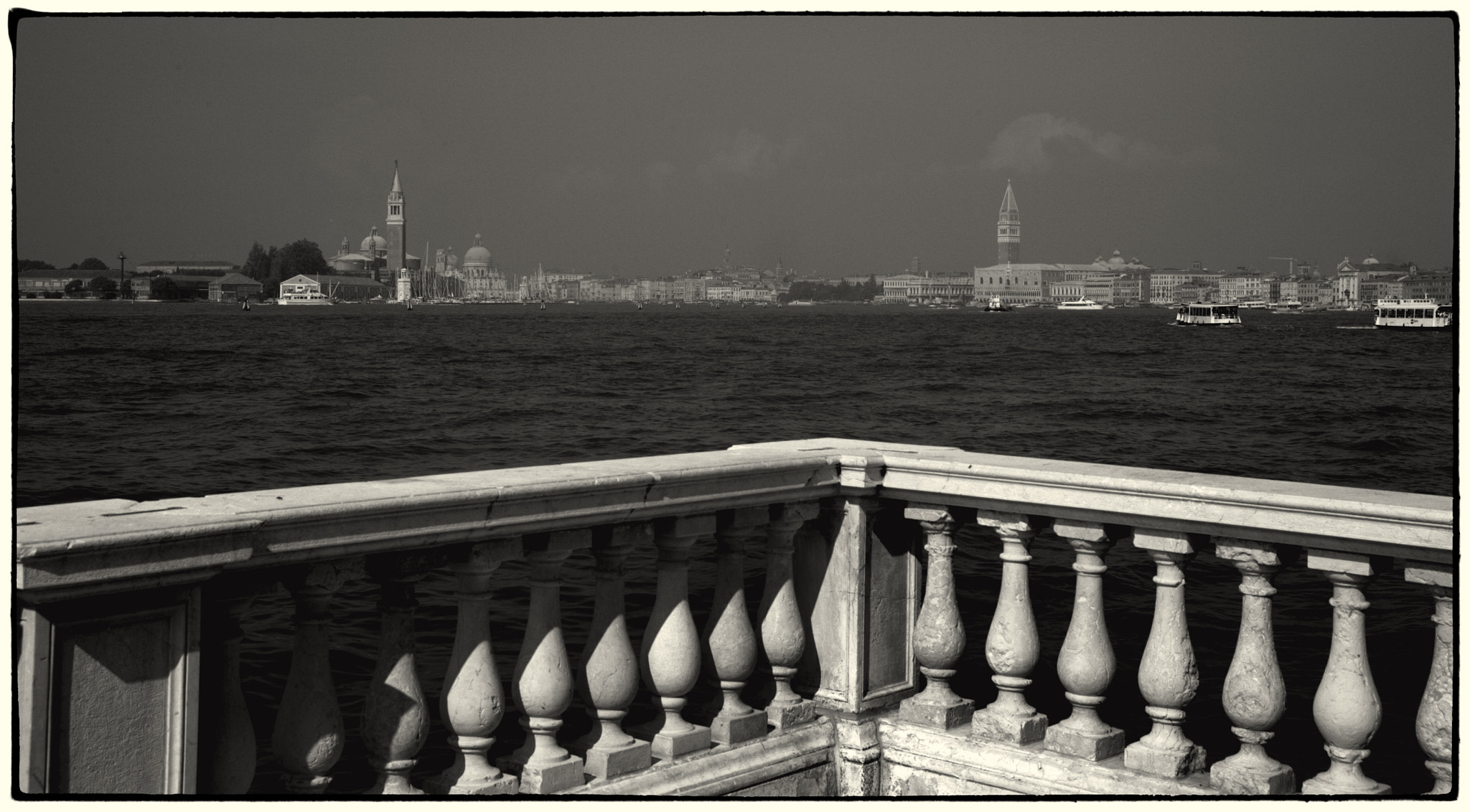 Canon EOS 5D + Tamron AF 28-300mm F3.5-6.3 XR Di LD Aspherical (IF) Macro sample photo. "venezia, untitled" photography