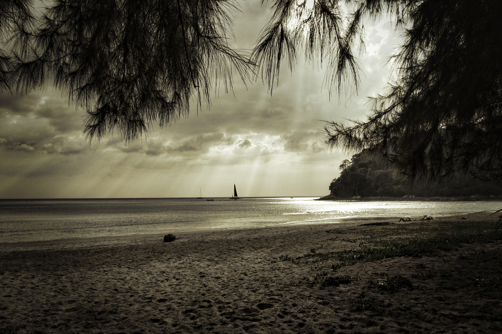 Pentax smc DA 17-70mm F4.0 AL (IF) SDM sample photo. Layan beach phuket photography