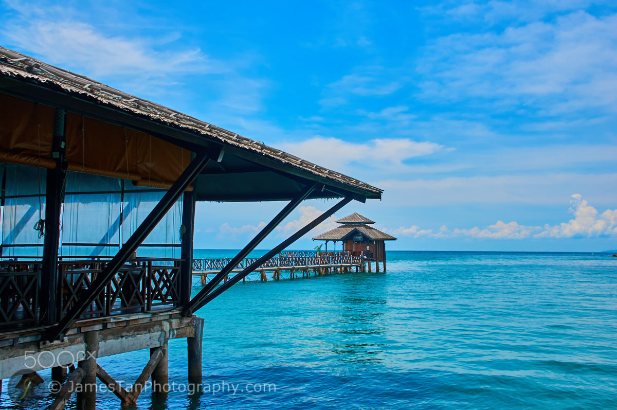 Sony Alpha NEX-6 + Sony Sonnar T* E 24mm F1.8 ZA sample photo. The blueish photography