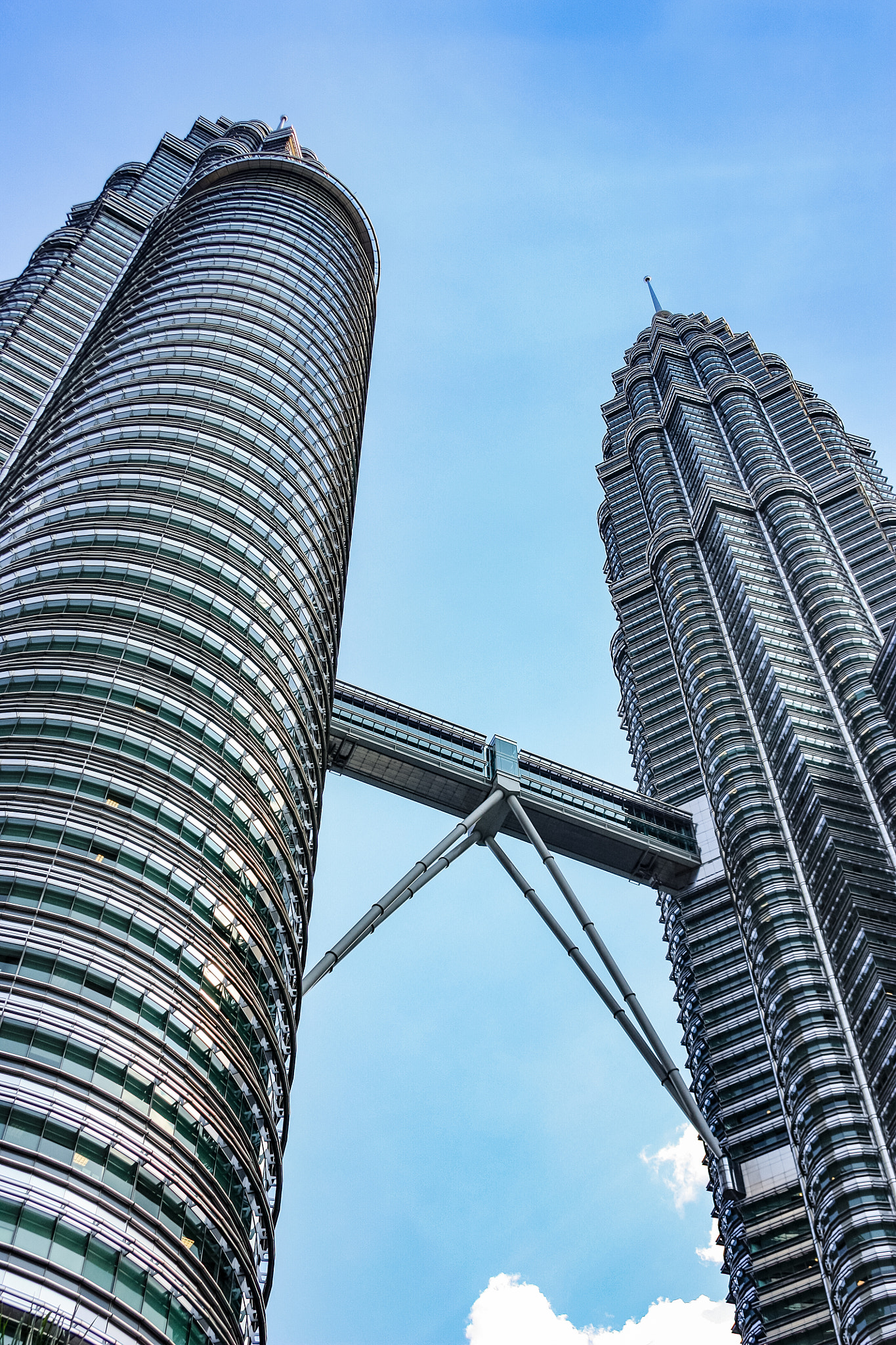 Canon EF 28-105mm F4.0-5.6 USM sample photo. Petronas towers photography