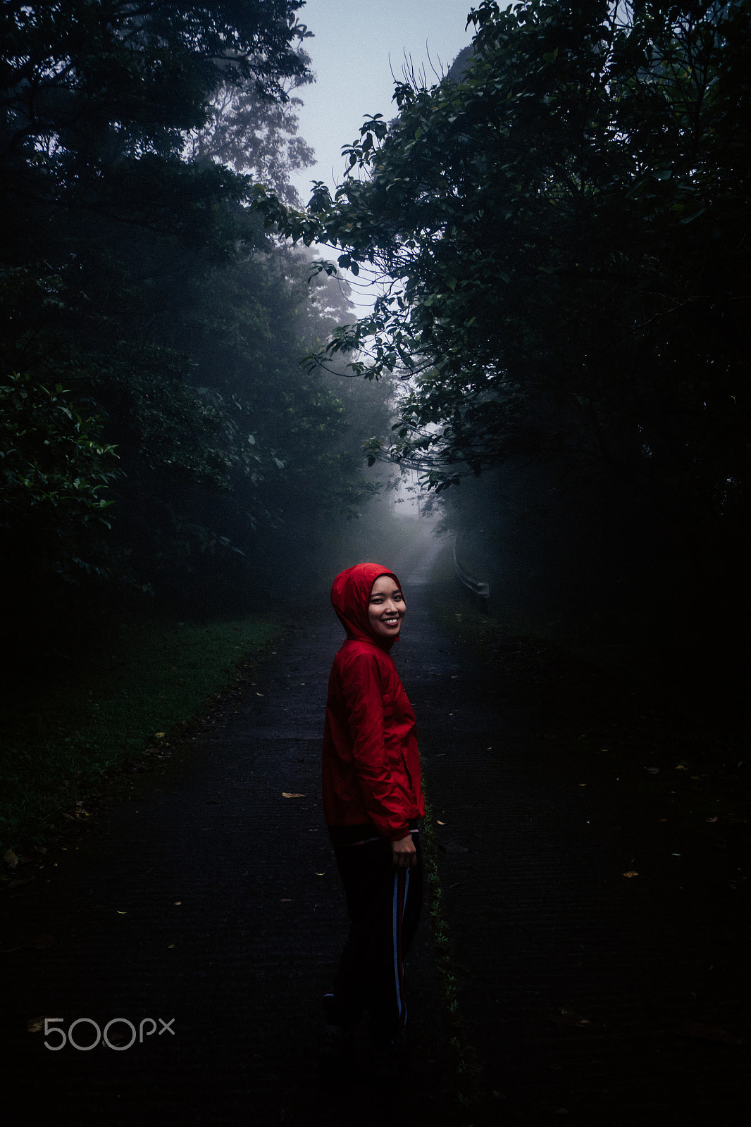 Sony ILCA-77M2 + Sony DT 18-55mm F3.5-5.6 SAM sample photo. Red riding hood photography