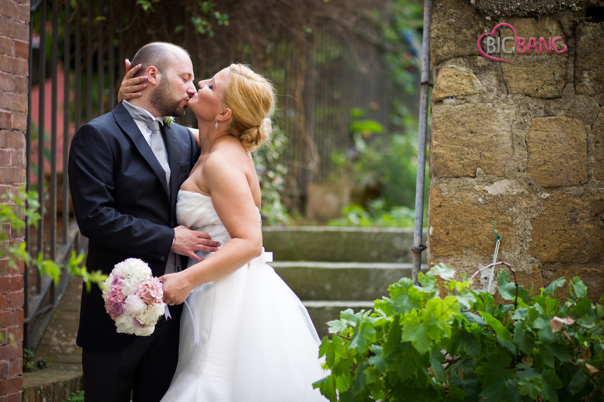 Canon EOS-1D Mark IV sample photo. Only one kiss... photography
