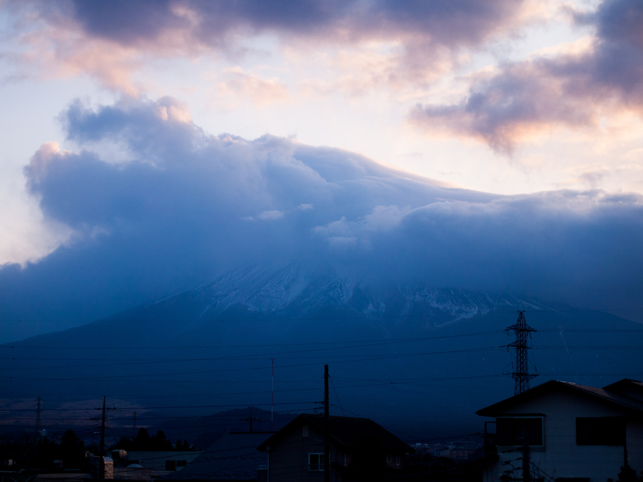 Olympus PEN E-P1 + Olympus M.Zuiko Digital 45mm F1.8 sample photo. Dragon on mt.fuji photography