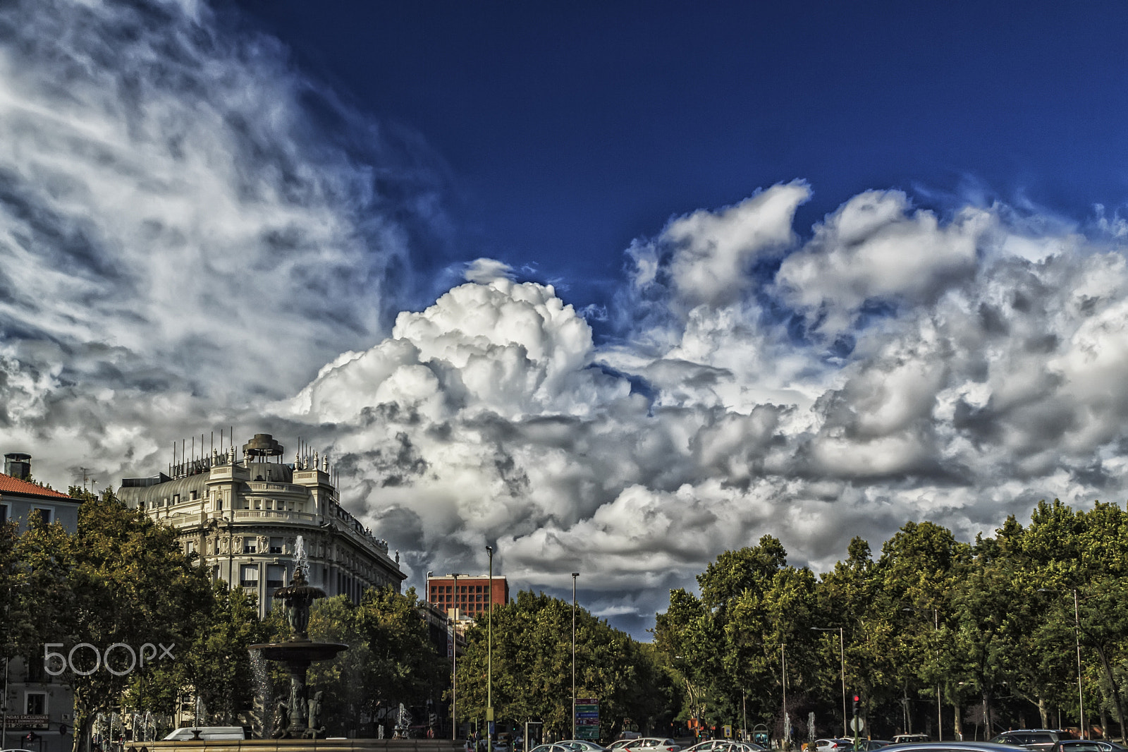 Canon EOS 550D (EOS Rebel T2i / EOS Kiss X4) + Canon EF 28mm F2.8 sample photo. Paseo del prado photography