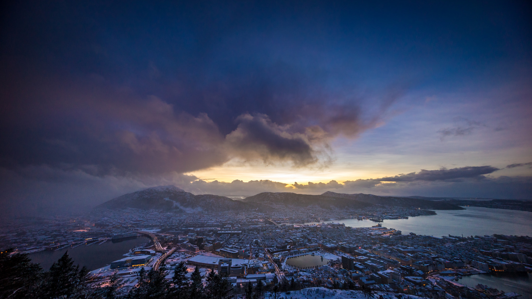 Sony a7 II + Sony E 10-18mm F4 OSS sample photo. Weather in bergen photography