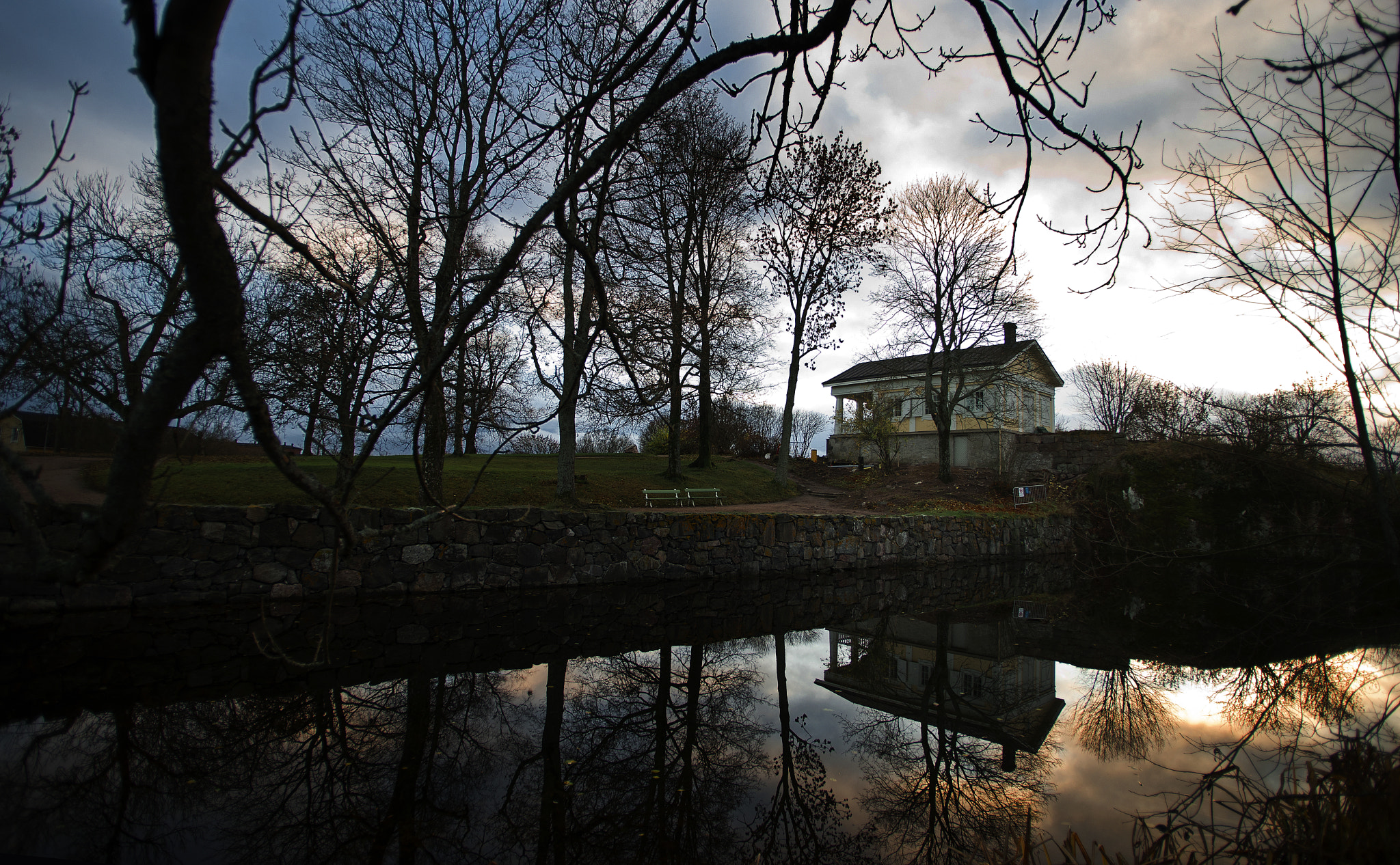 Sony a99 II + Minolta AF 17-35mm F2.8-4 (D) sample photo. Suomenlinna house photography