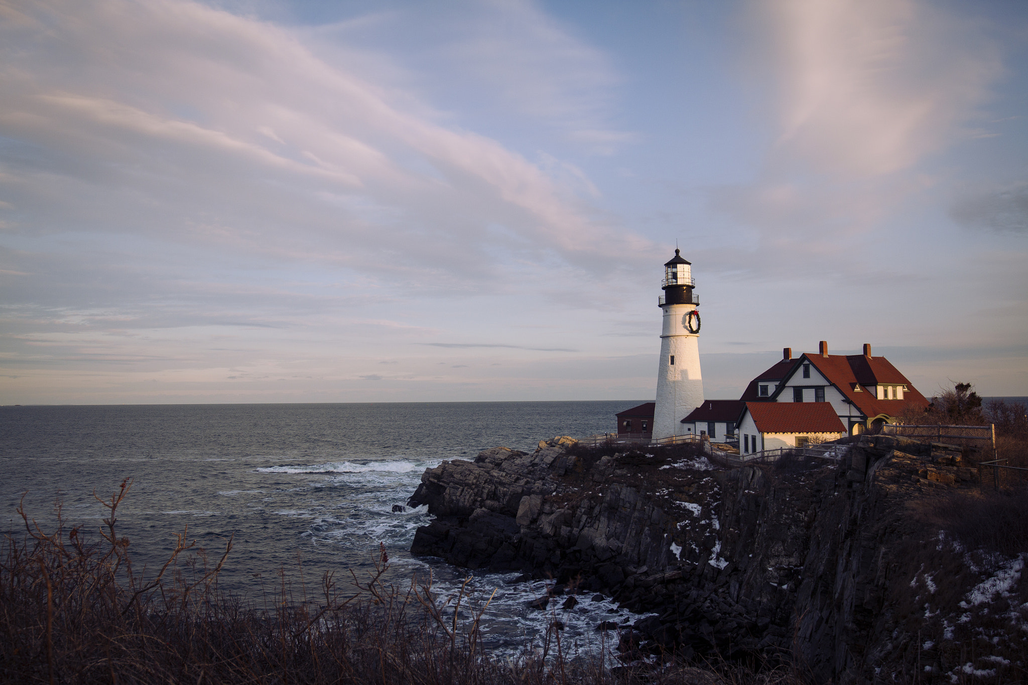 Canon EOS 500D (EOS Rebel T1i / EOS Kiss X3) + Canon EF 16-35mm F4L IS USM sample photo. Portland head light photography