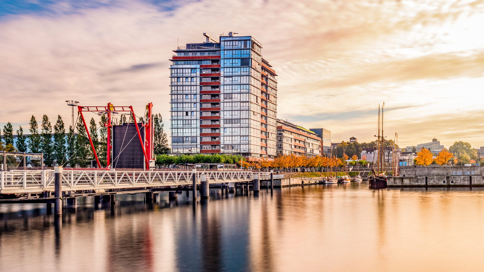 Canon EF 24mm F2.8 IS USM sample photo. Port of kiel photography