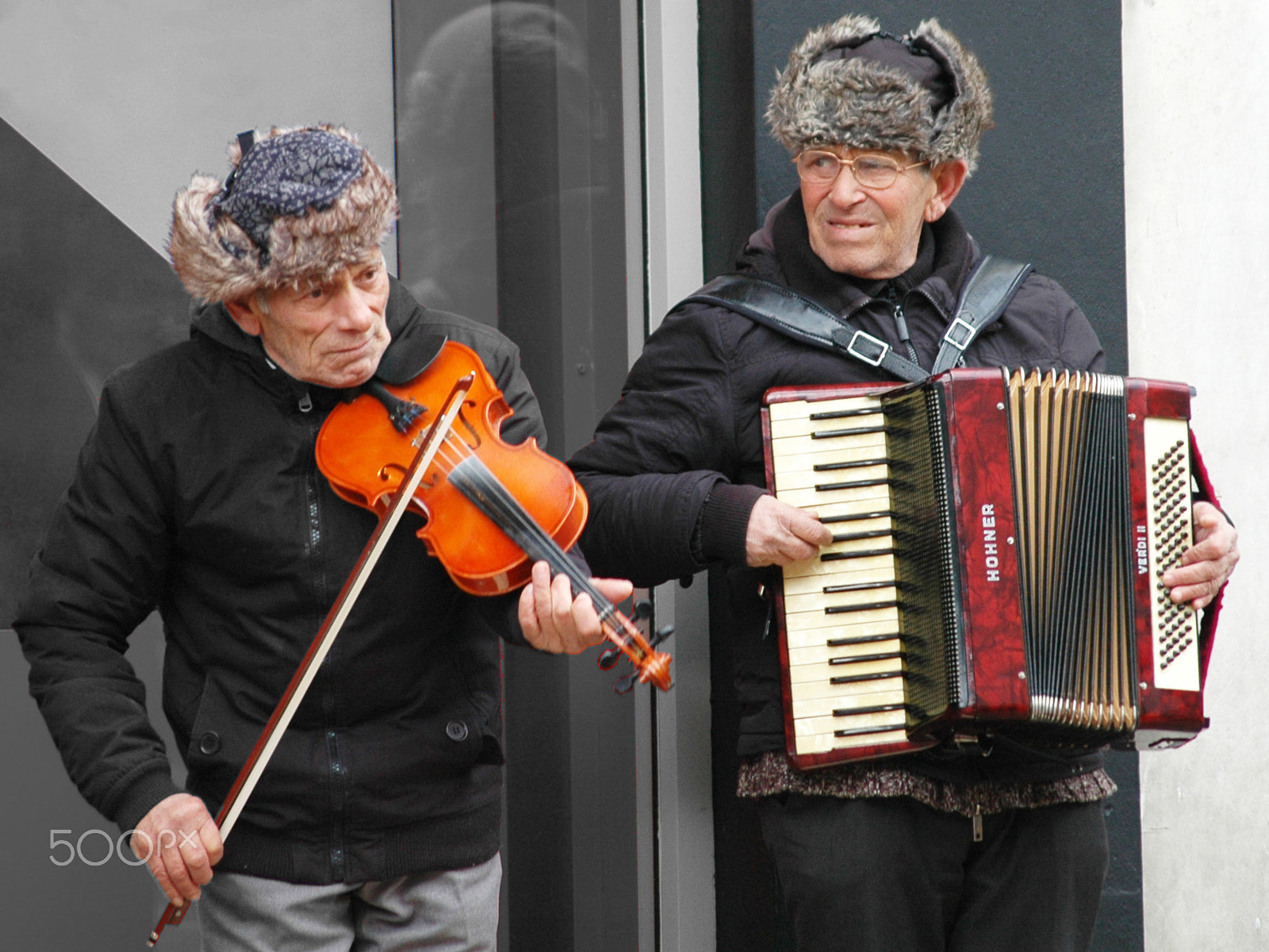 Nikon D70s + Tamron SP 70-300mm F4-5.6 Di VC USD sample photo. Yuri you nailed it this time. busking photography