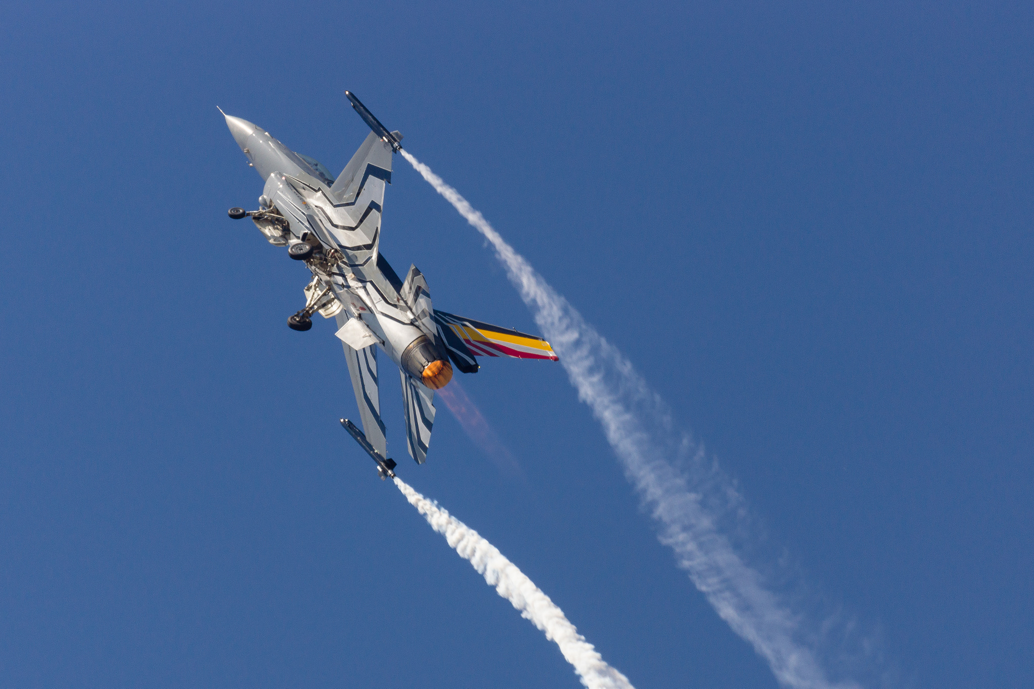 Sony SLT-A65 (SLT-A65V) + Sony 500mm F8 Reflex sample photo. F-16 reheat and gear down photography