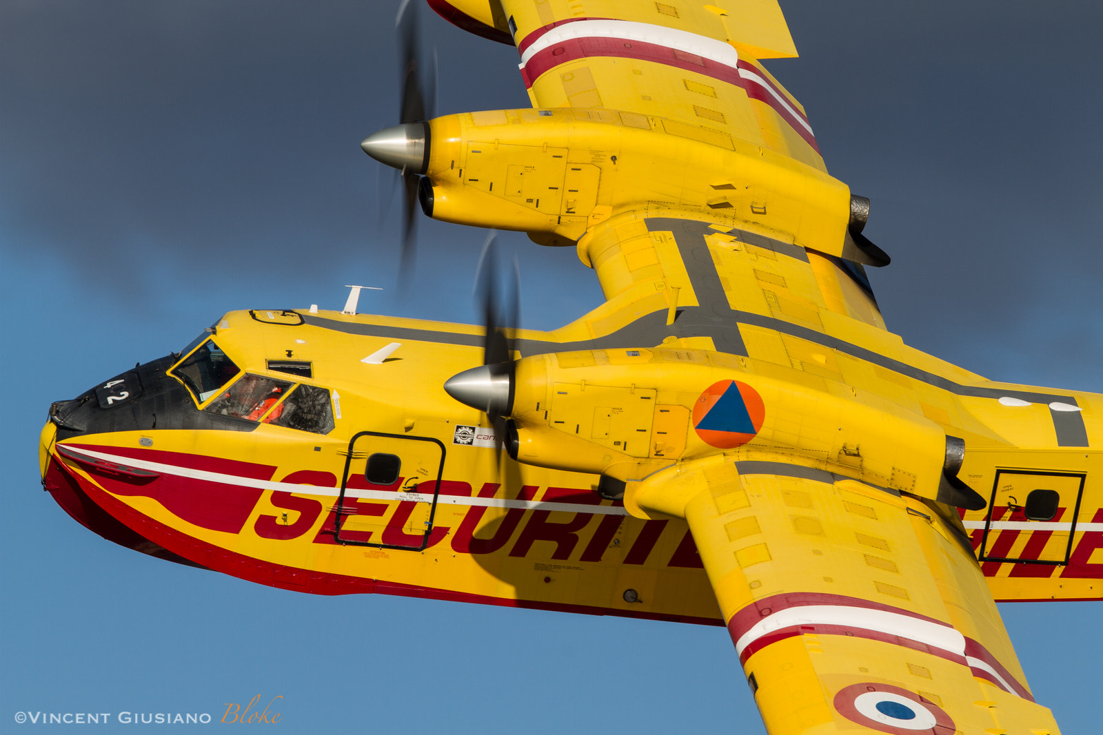 Canon EF 300mm F2.8L IS USM sample photo. Canadair cl-415 photography