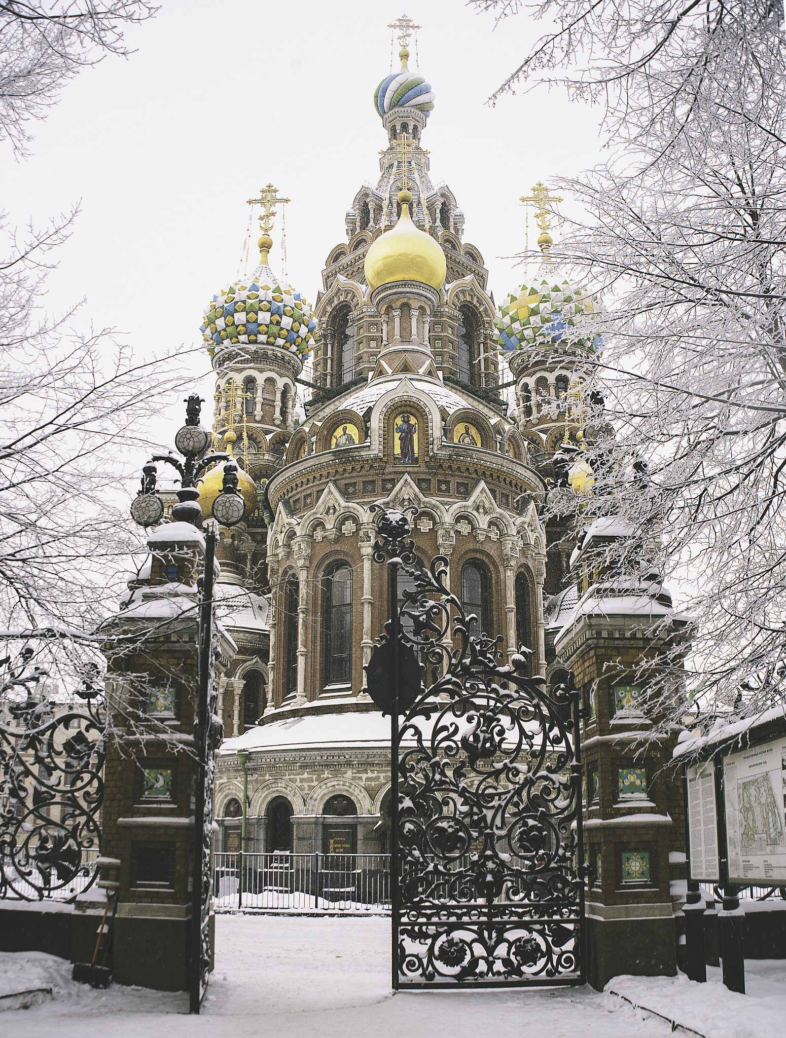 Sigma 28-105mm F2.8-4 Aspherical sample photo. The church. winter. photography