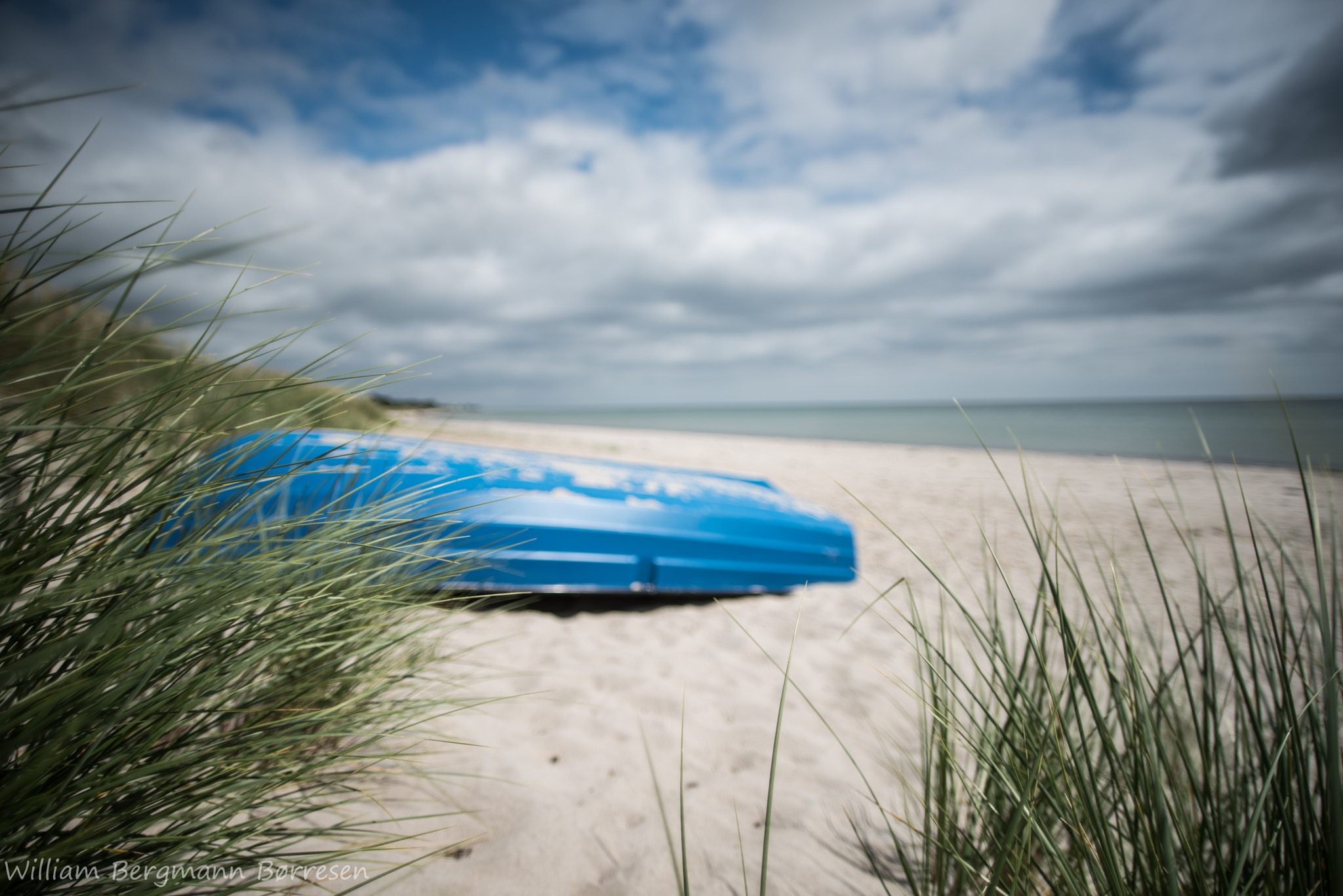 Nikon D750 + Sigma 20mm F1.8 EX DG Aspherical RF sample photo. Blue boat photography