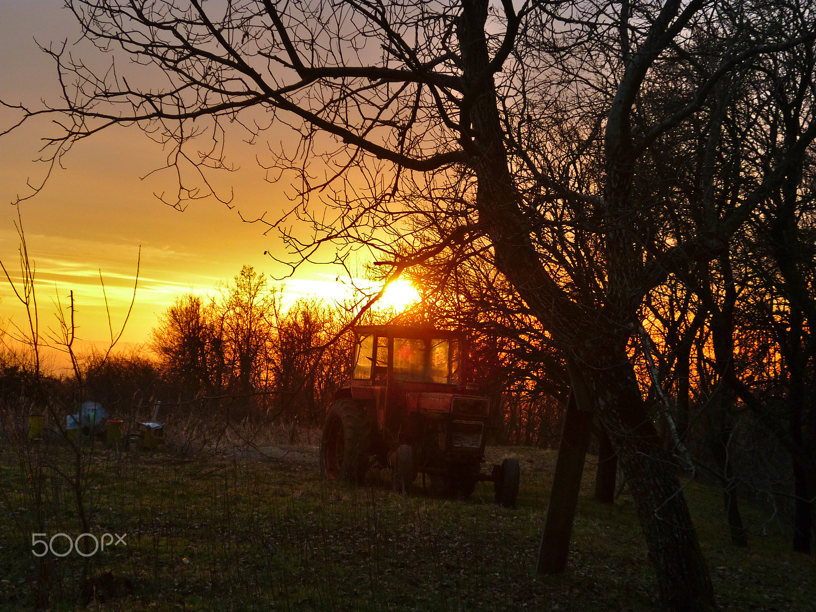 Panasonic DMC-FS42 sample photo. The sleeping tractor photography