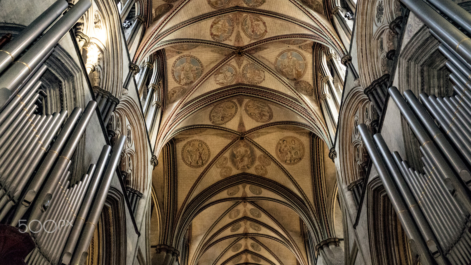 Canon EOS 750D (EOS Rebel T6i / EOS Kiss X8i) + Canon EF-S 10-18mm F4.5–5.6 IS STM sample photo. Salisbury cathedral quire ceiling photography