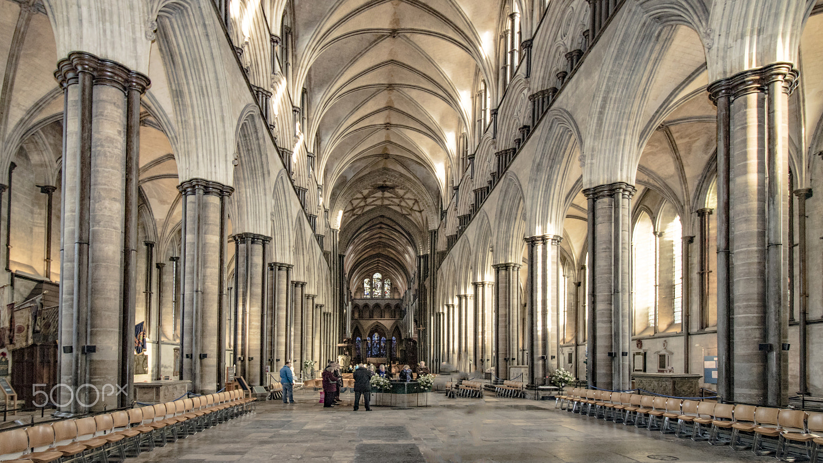 Canon EF-S 10-18mm F4.5–5.6 IS STM sample photo. Salisbury catheral nave photography