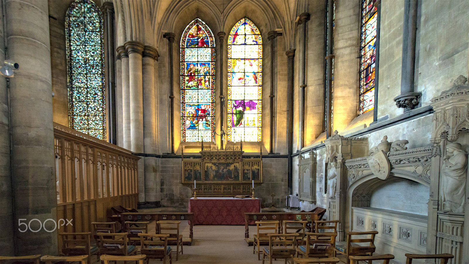 Canon EOS 750D (EOS Rebel T6i / EOS Kiss X8i) + Canon EF-S 10-18mm F4.5–5.6 IS STM sample photo. Salisbury cathedral st thomas chapel photography