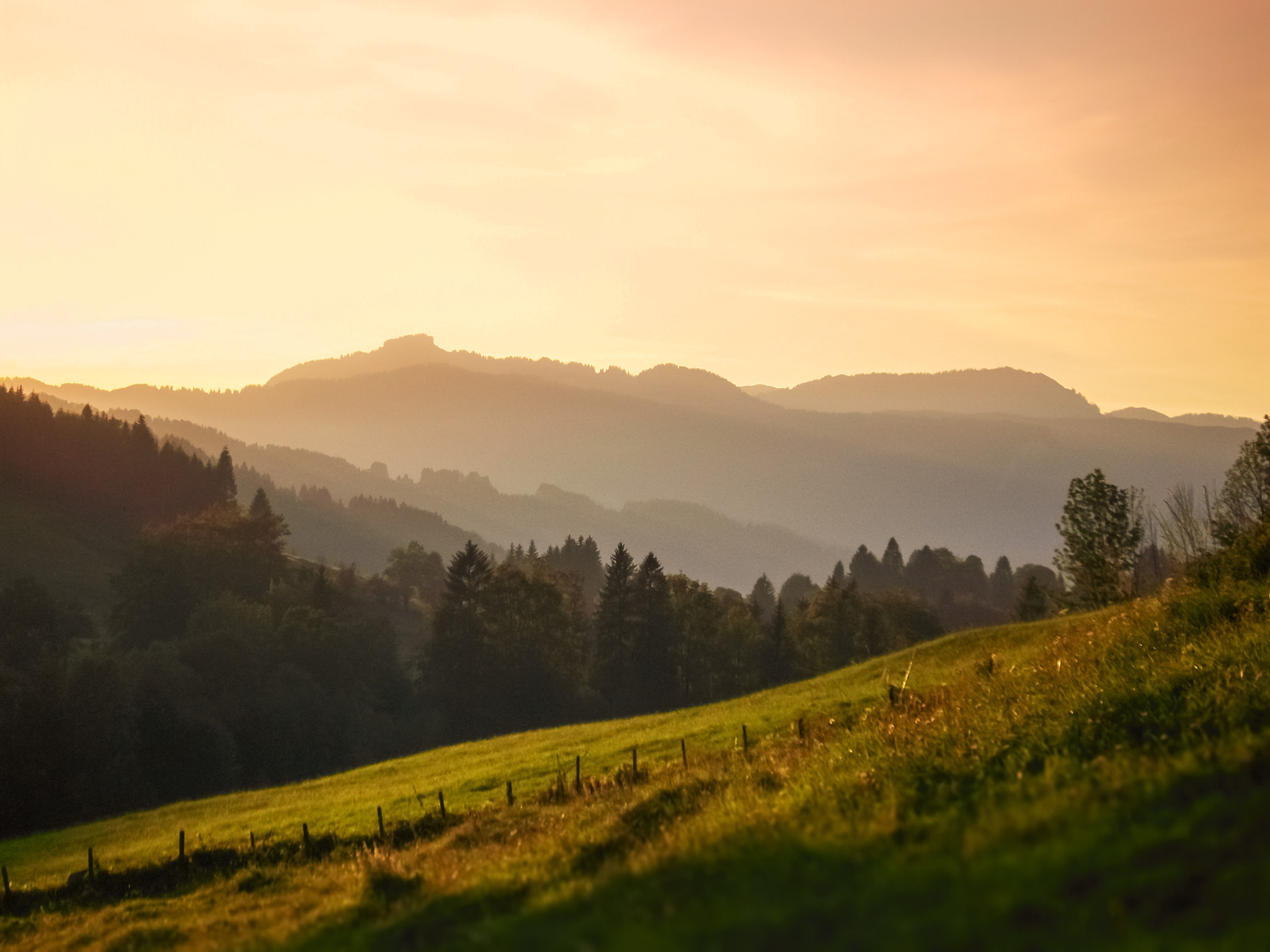 Kodak EASYSHARE M1063 DIGITAL CAMERA sample photo. Mountains near oberstdorf at sunset photography