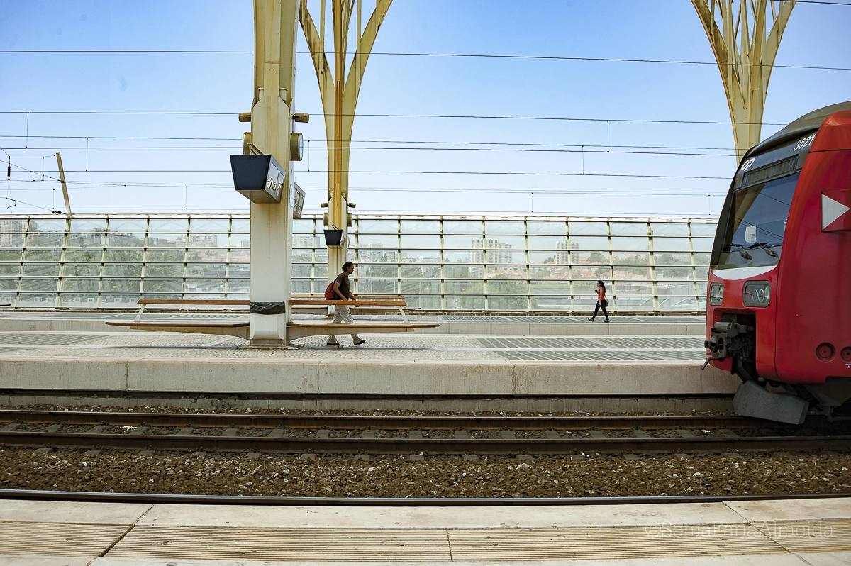 Nikon D700 + AF Zoom-Nikkor 35-80mm f/4-5.6D N sample photo. Gare oriente photography