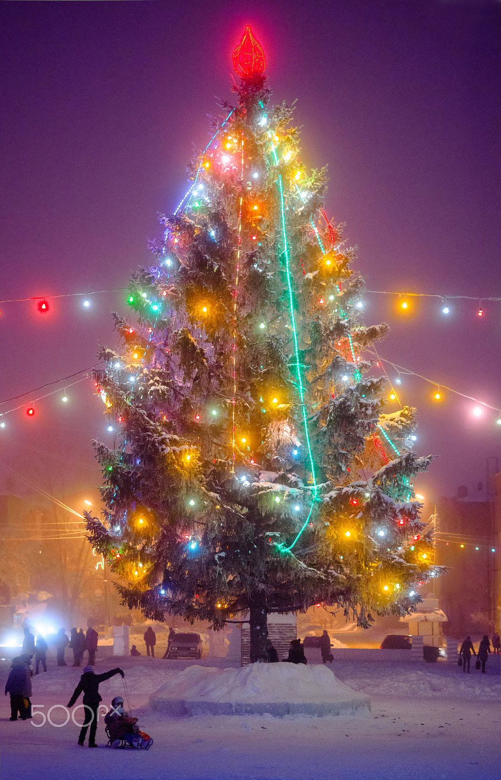 Sony SLT-A35 + Sony DT 50mm F1.8 SAM sample photo. Christmas tree in the town square photography