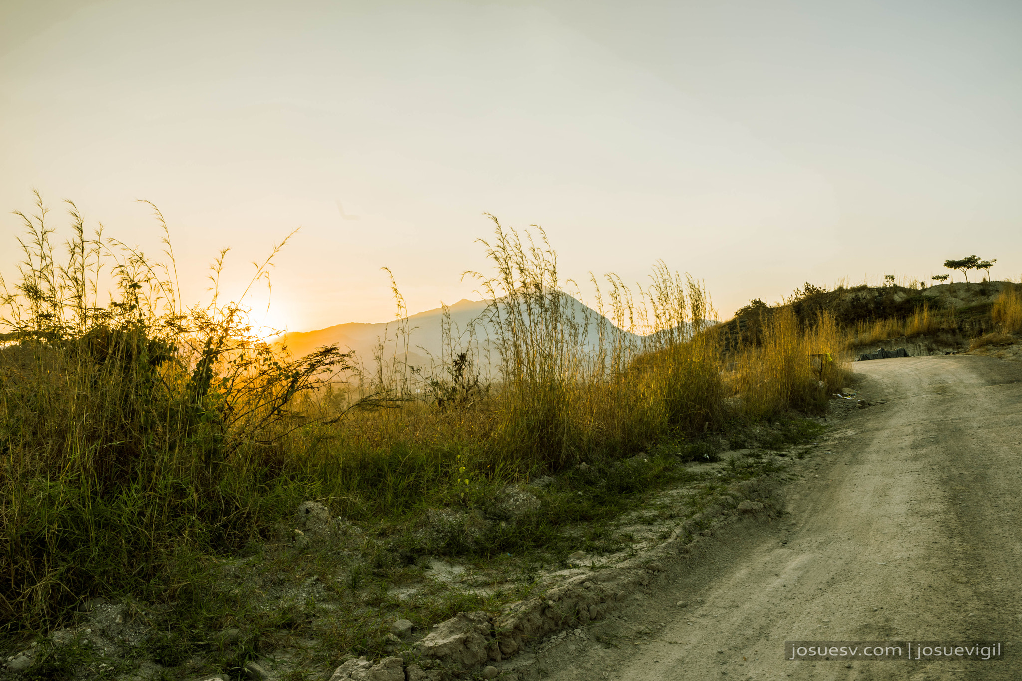 Sony a7 II + Canon EF 24-70mm F2.8L USM sample photo. Atardecer photography