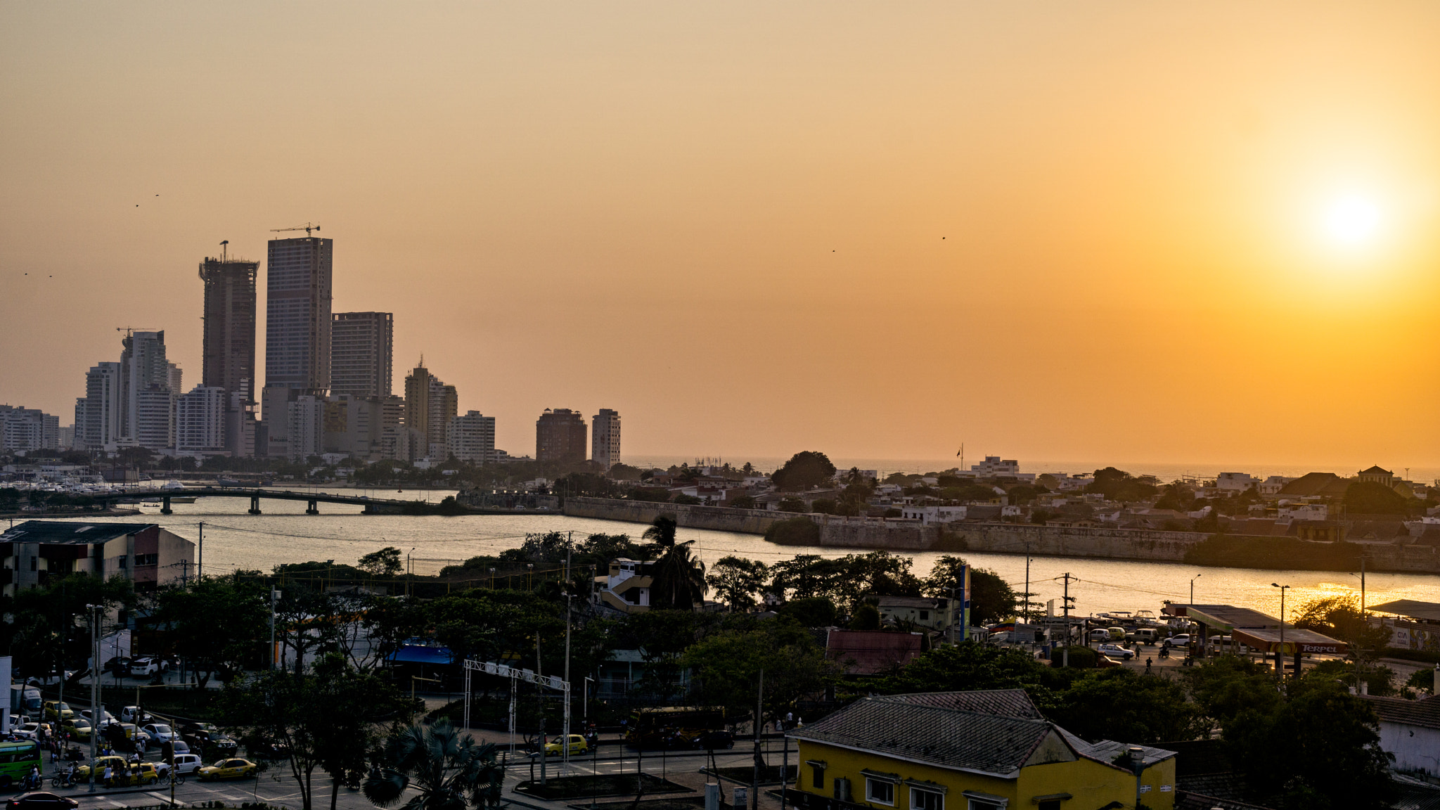 Sony a6000 + Sony Sonnar T* FE 35mm F2.8 ZA sample photo. Cartagena sunset photography