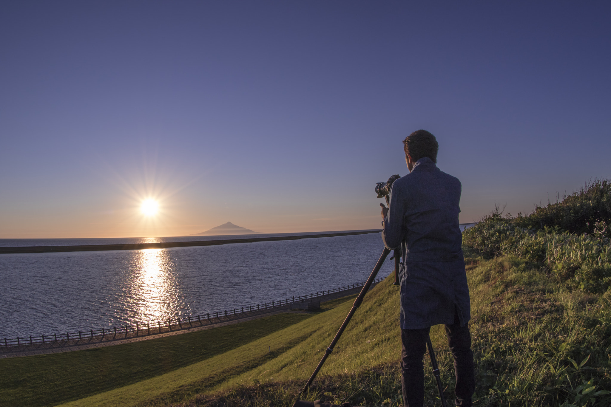 Canon EF 8-15mm F4L Fisheye USM sample photo. Sunset of mt.rishirifuji photography