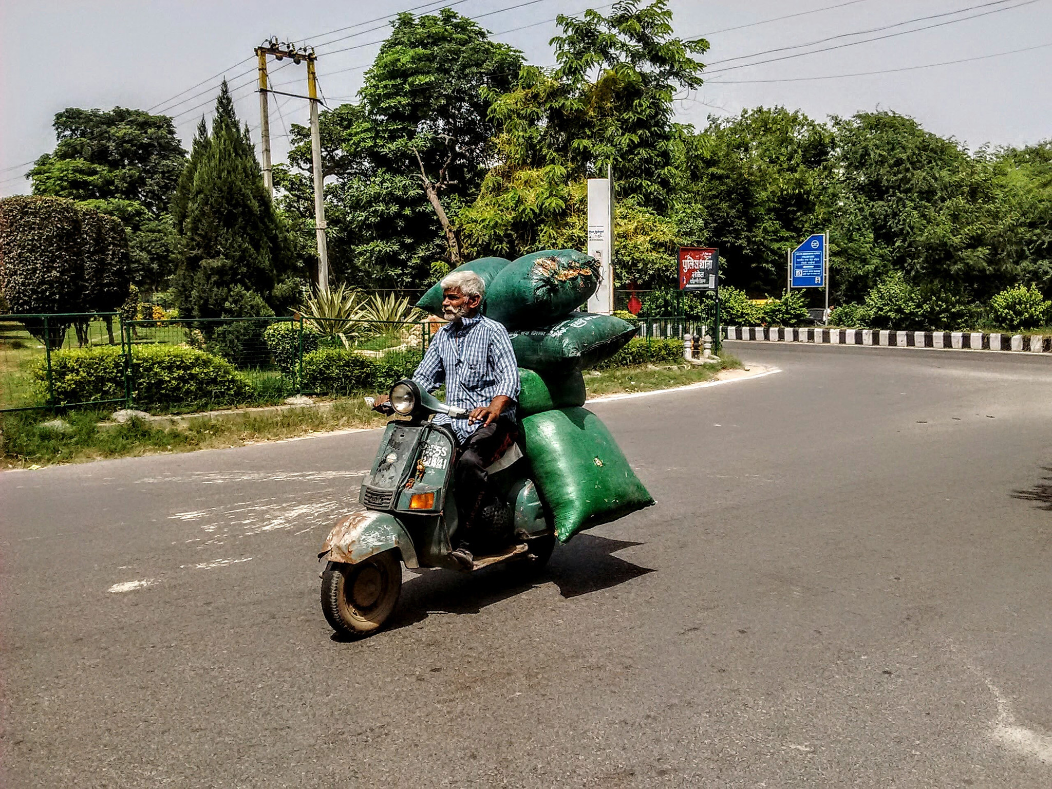 Motorola MotoE2 sample photo. Struggle to servive photography