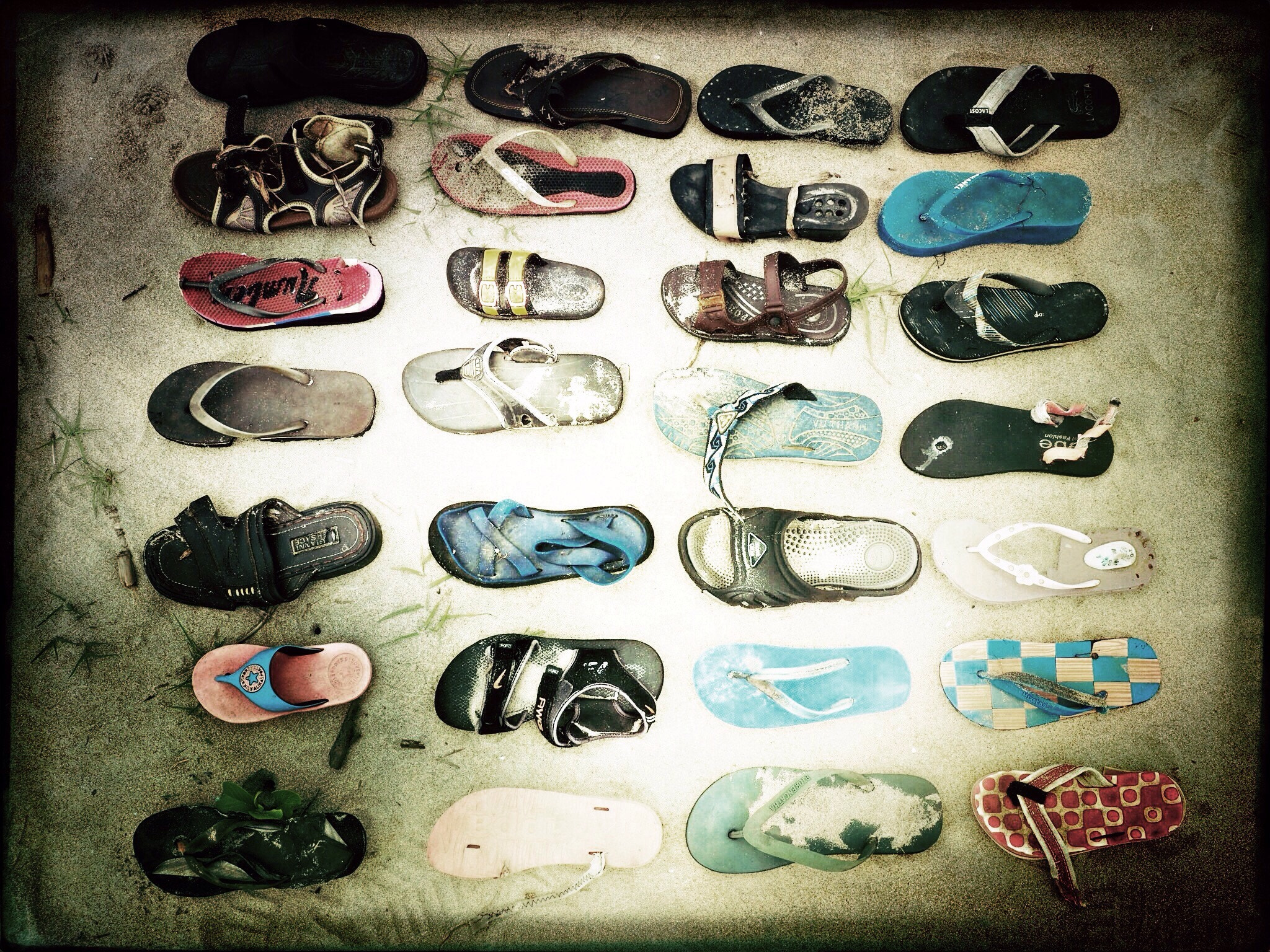 Hipstamatic 305 sample photo. Flip flop party photography