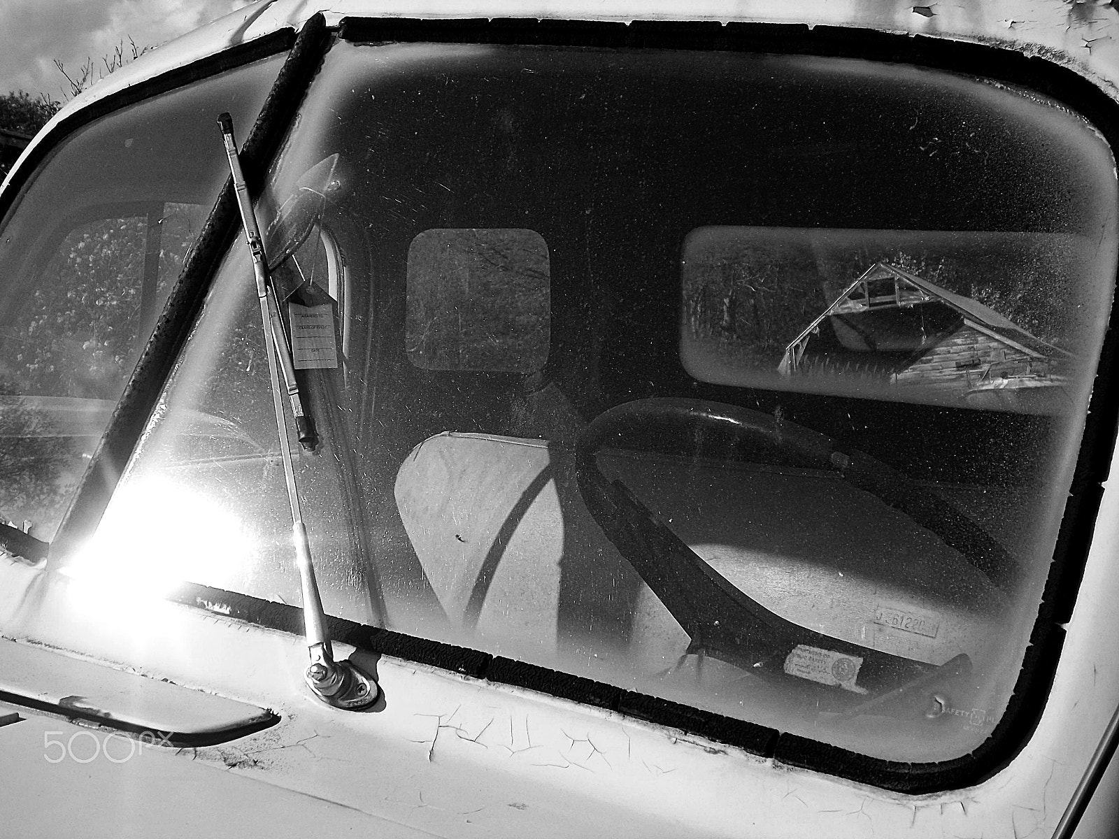 Kodak EASYSHARE M575 DIGITAL CAMERA sample photo. 1952 dodge truck windshield in black and white photography