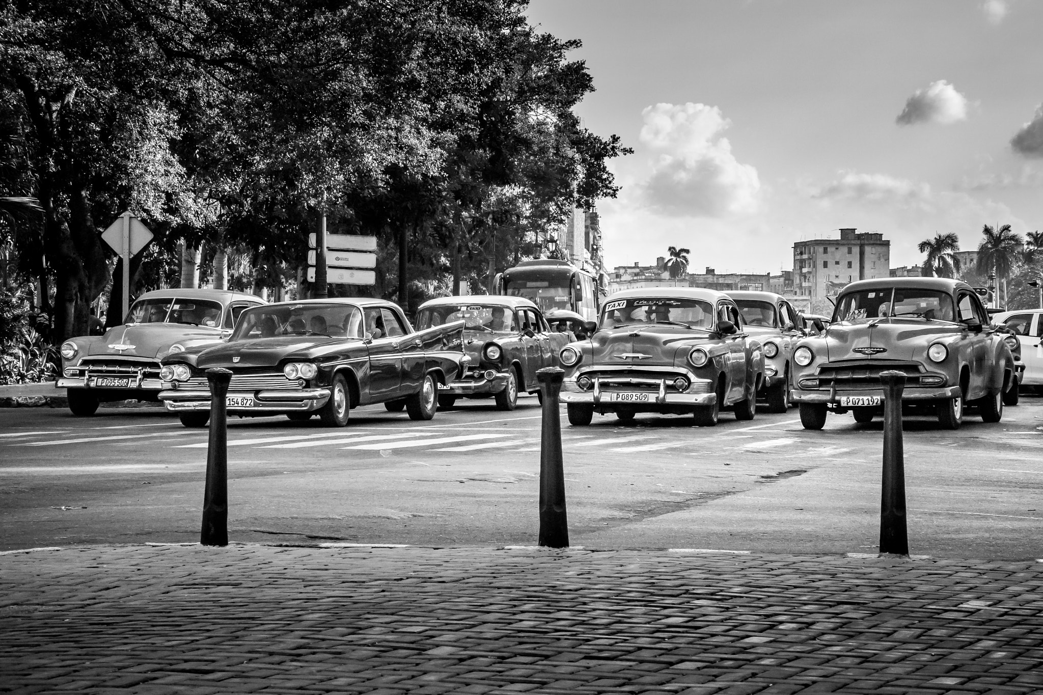 Nikon 1 V2 sample photo. Rush hour havana photography