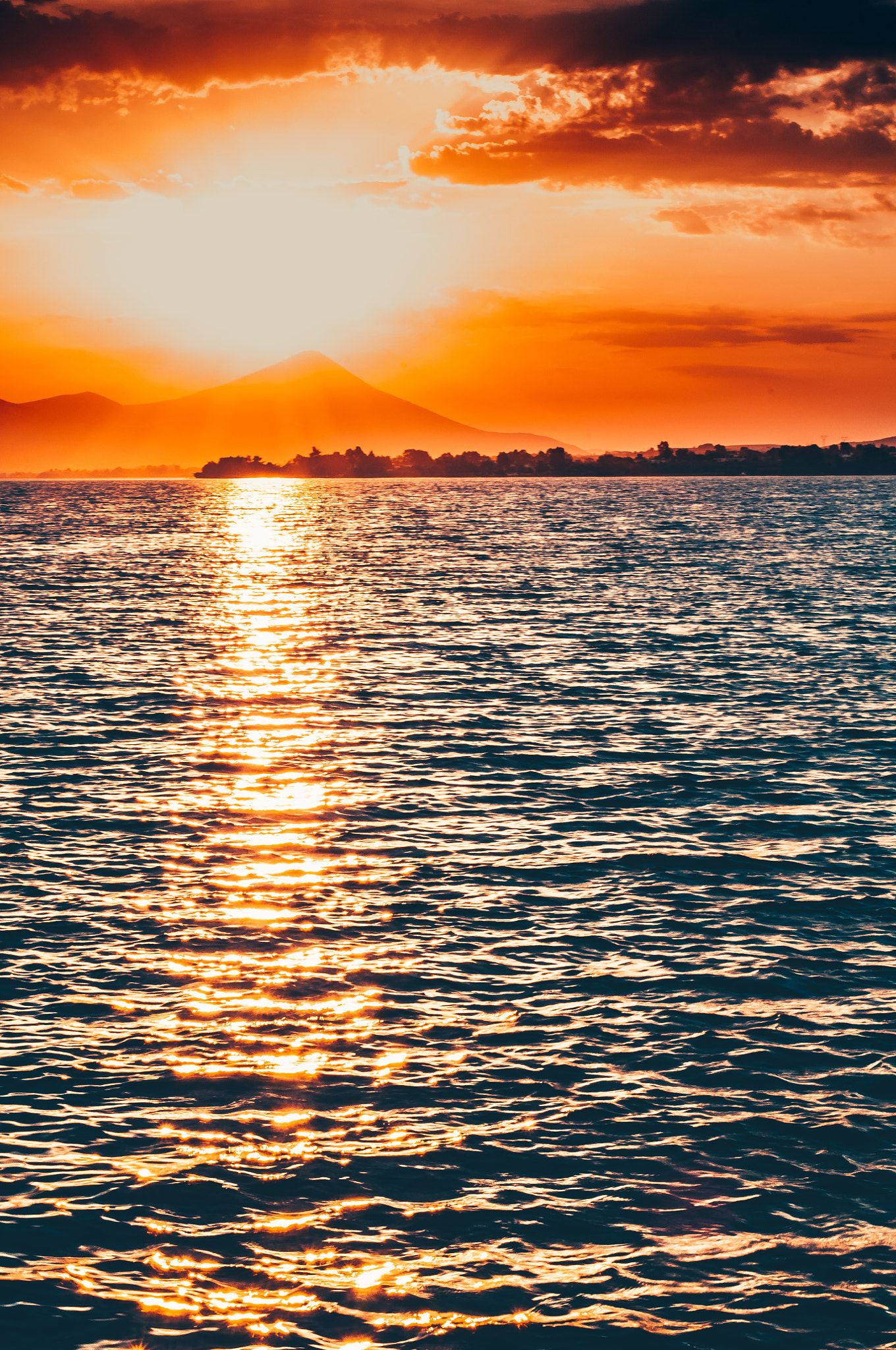 AF Zoom-Nikkor 28-80mm f/3.3-5.6G sample photo. Magic sunset photography