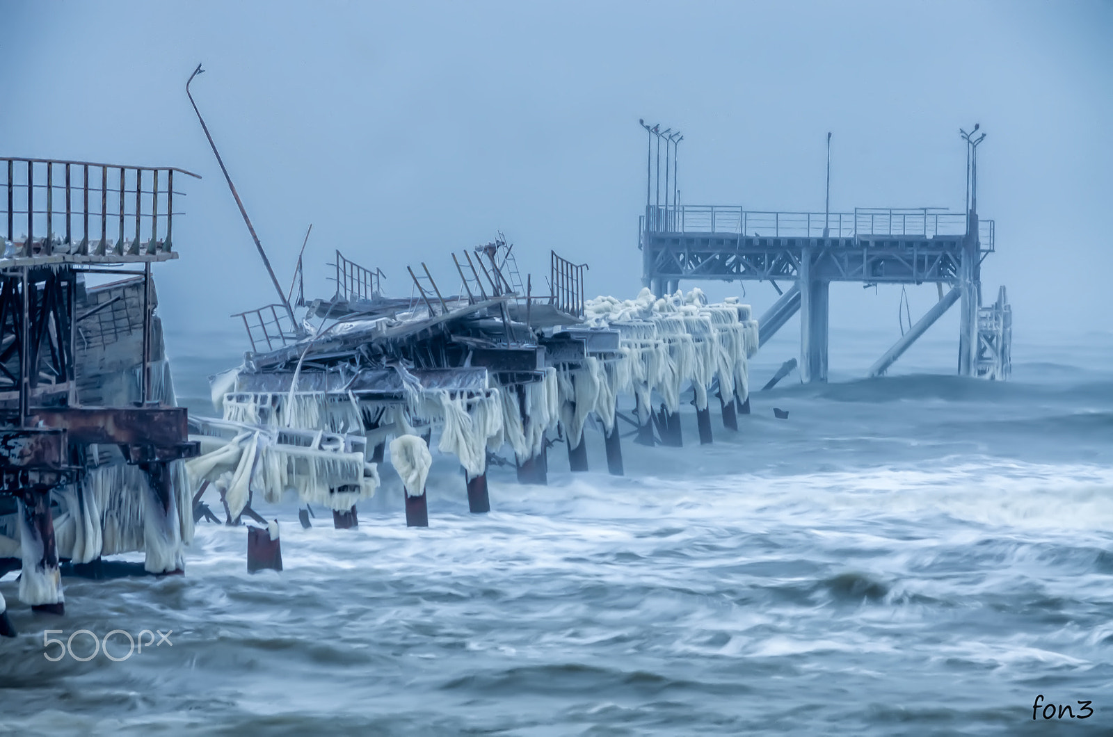 Pentax K-5 + smc PENTAX-DA L 50-200mm F4-5.6 ED sample photo. Winter and the sea ... photography