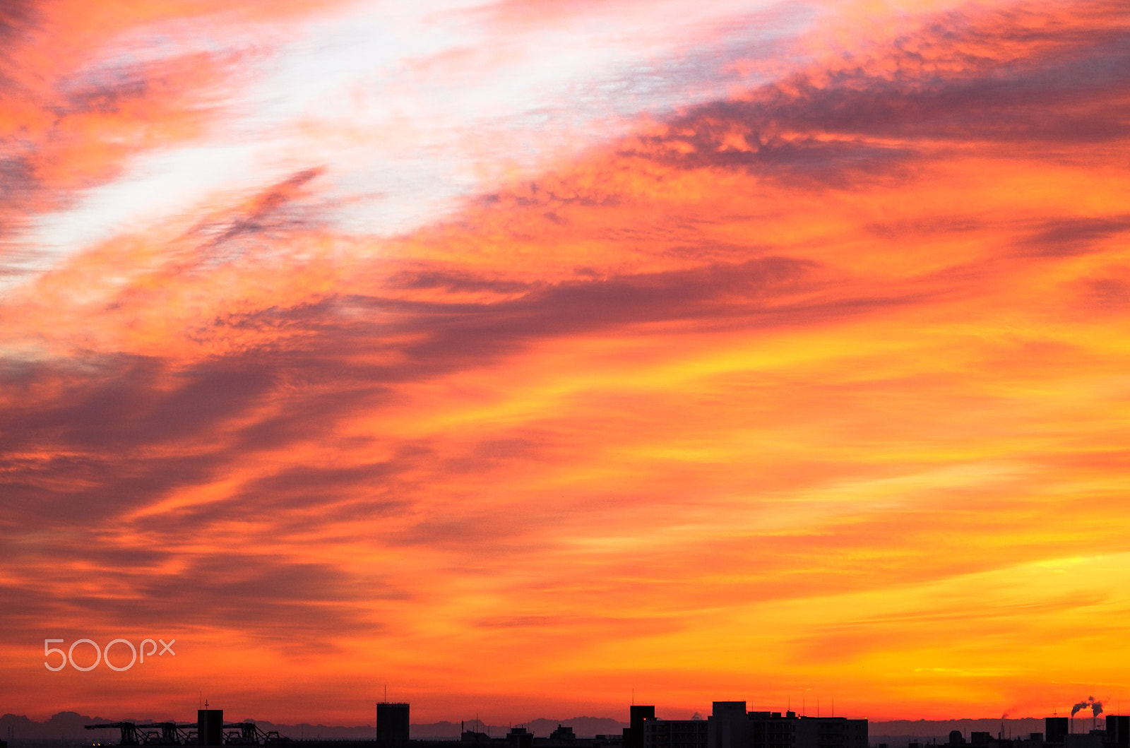 Leica T (Typ 701) + Vario-Elmar-T  1:3.5-4.5 / 55-135 ASPH. sample photo. A red glow in the morning sky photography