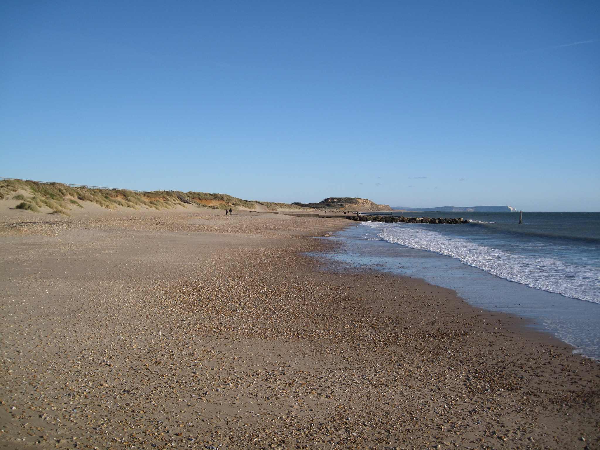 Canon PowerShot SD990 IS (Digital IXUS 980 IS / IXY Digital 3000 IS) sample photo. Beyond hengistbury head photography