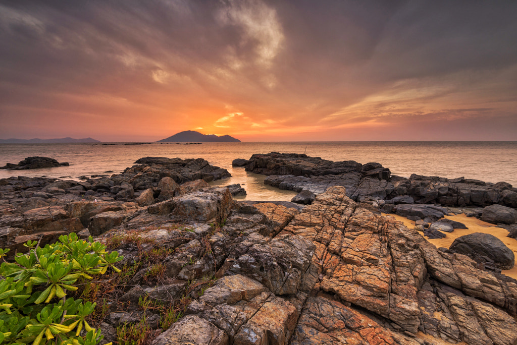 Burning Horizon at Kura Kura Beach by Kristianus Setyawan on 500px.com