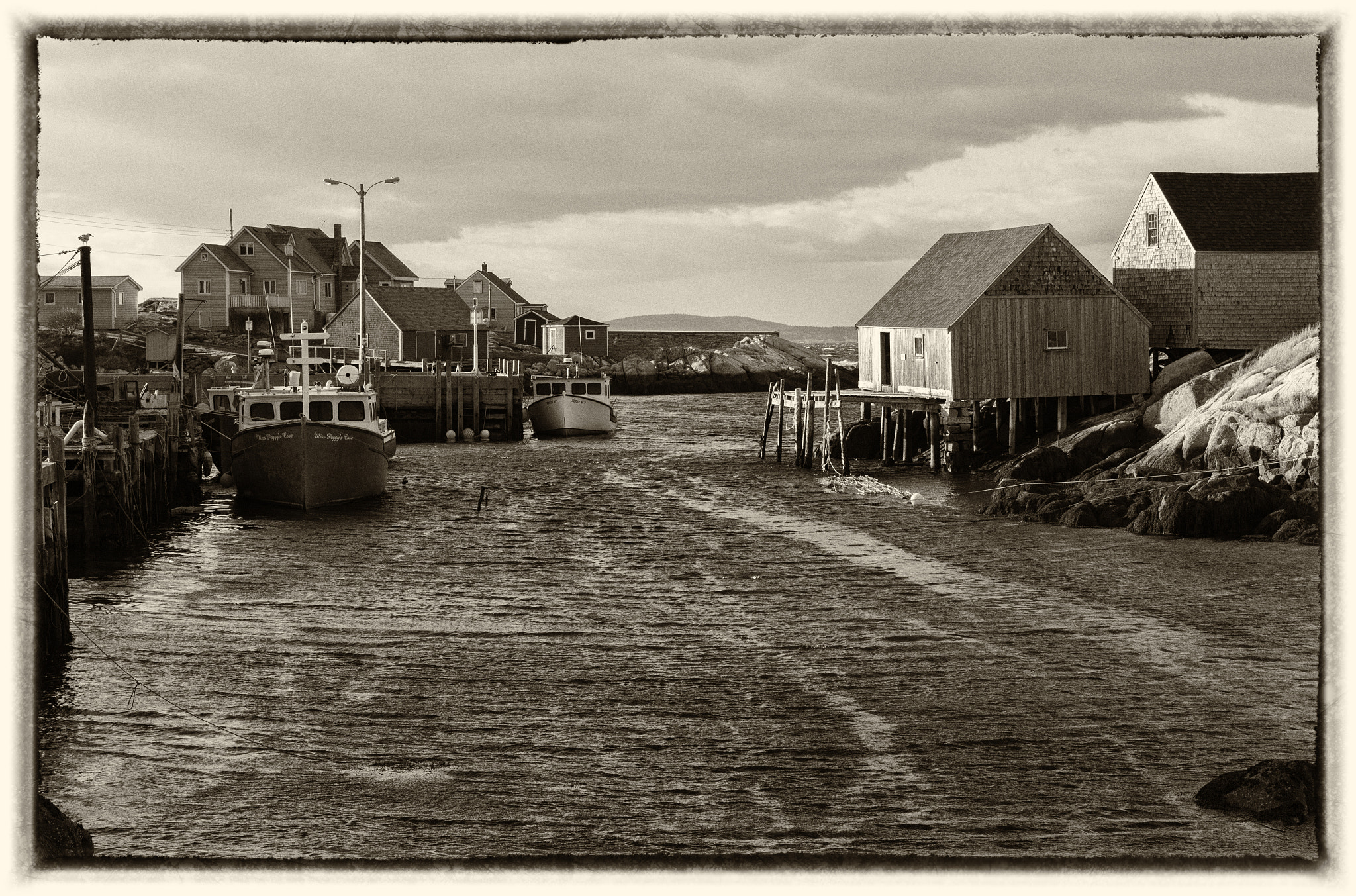 Canon EOS 650D (EOS Rebel T4i / EOS Kiss X6i) sample photo. The cove in sepia photography