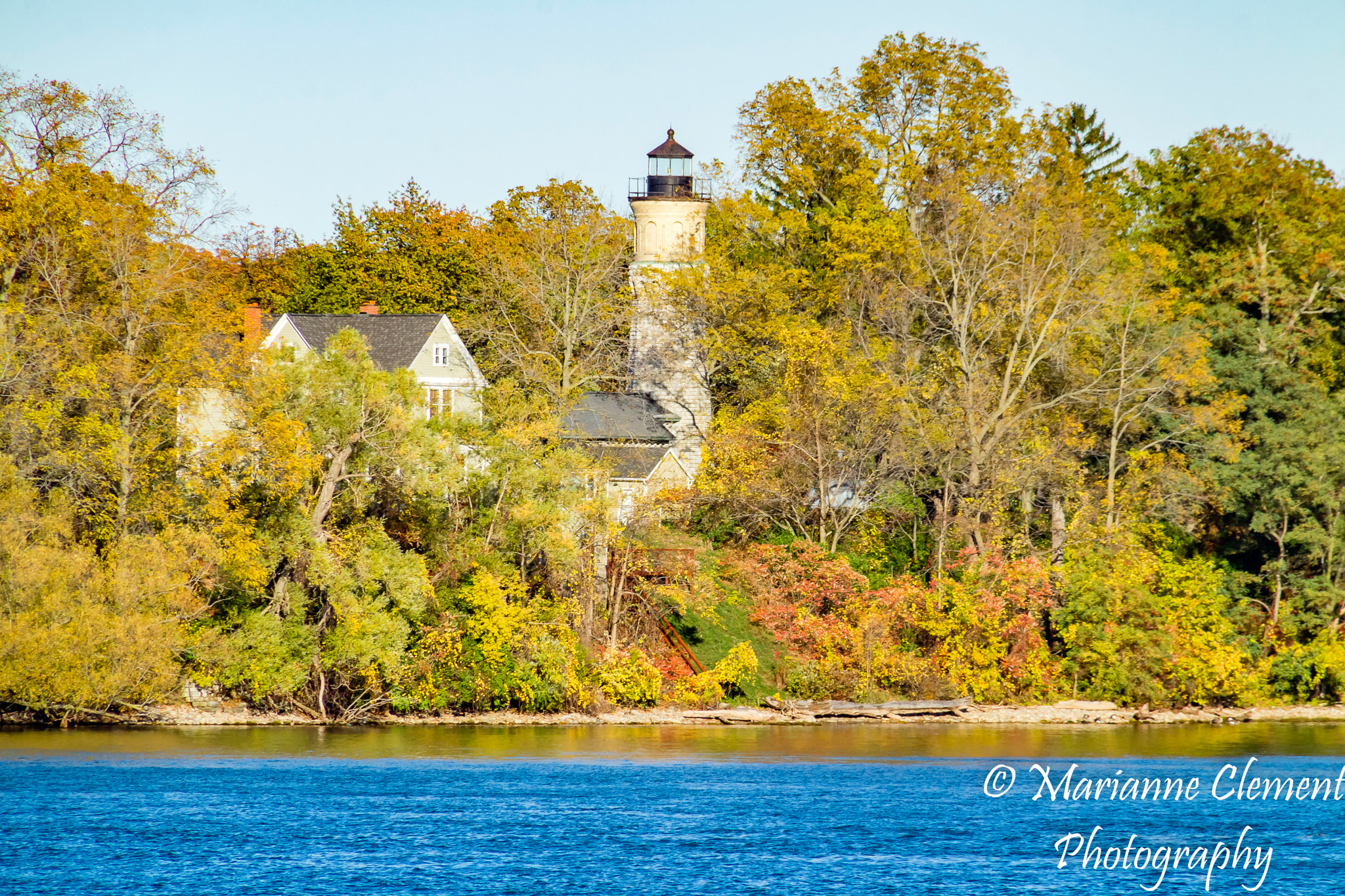 Canon EOS 1200D (EOS Rebel T5 / EOS Kiss X70 / EOS Hi) sample photo. Fort niagara light house in the fall photography