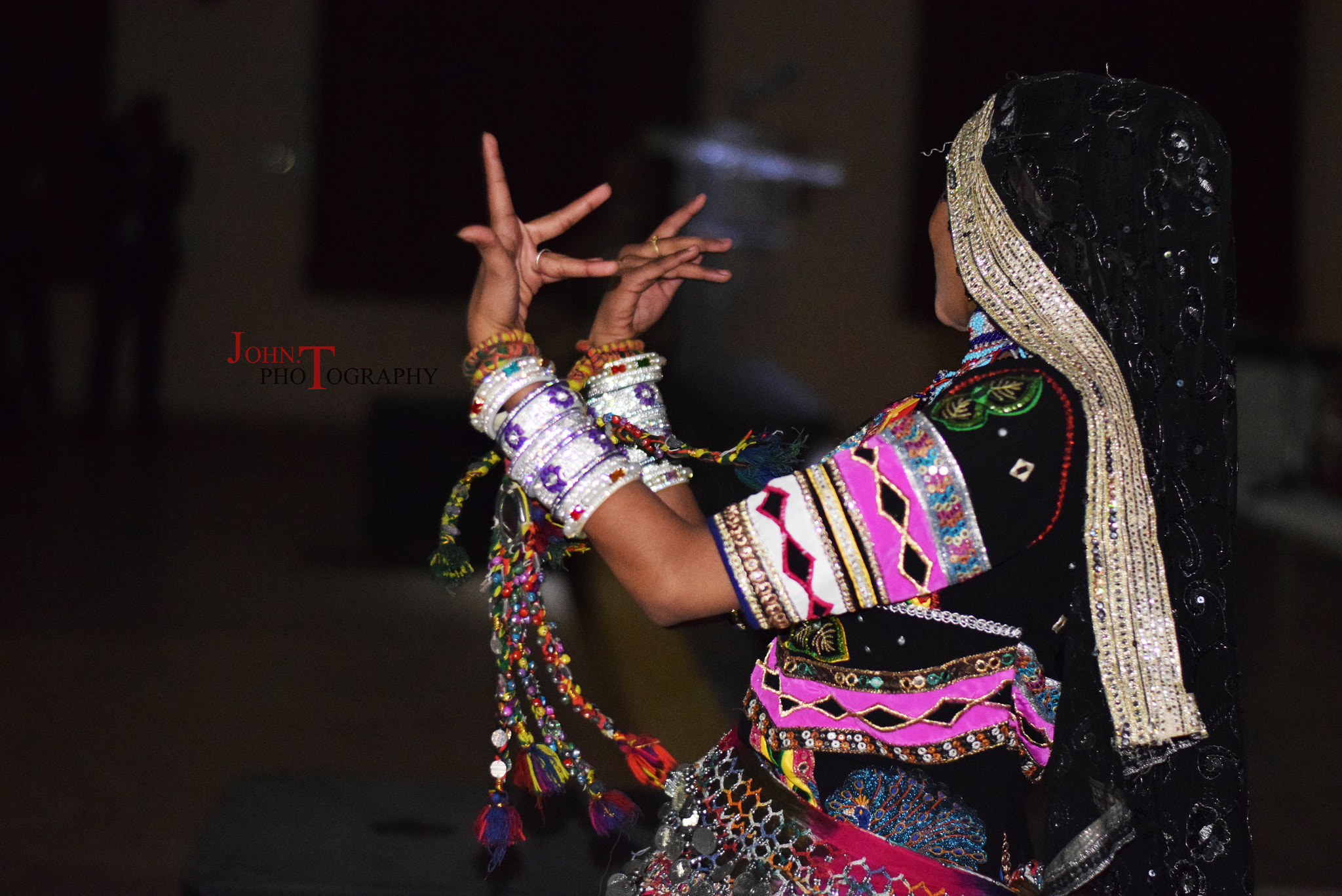 AF Zoom-Nikkor 80-200mm f/4.5-5.6D sample photo. Rajasthani dance photography