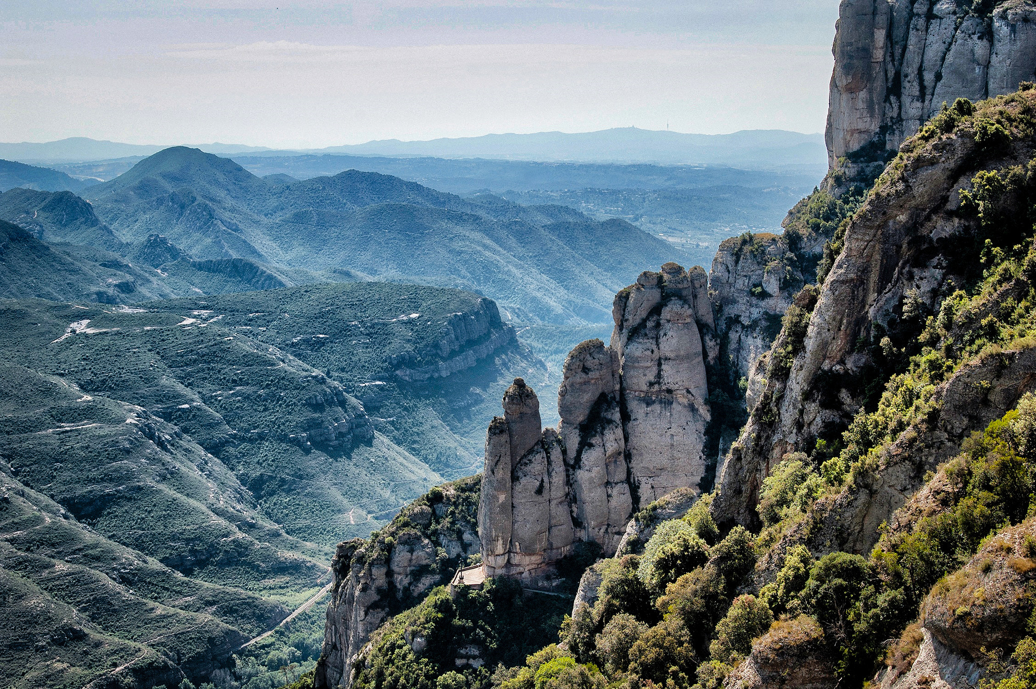 Nikon D50 + AF Zoom-Nikkor 35-80mm f/4-5.6D sample photo. Montañas de montserrat, cataluña, españa photography