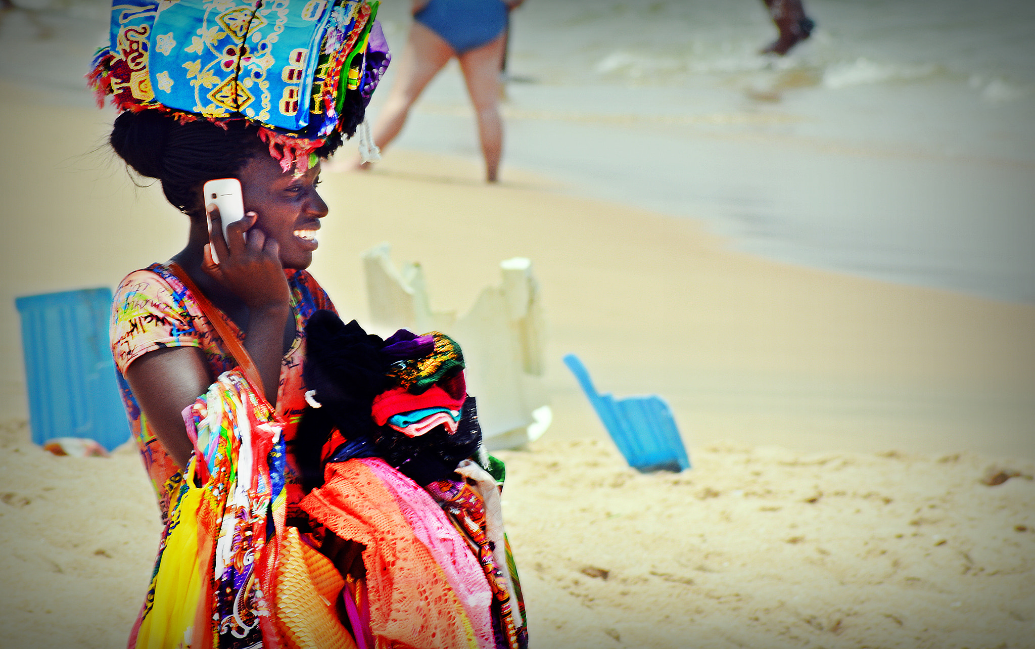 Nikon AF Nikkor 70-300mm F4-5.6G sample photo. Vendedoras ambulantes das praias de luanda, angola photography