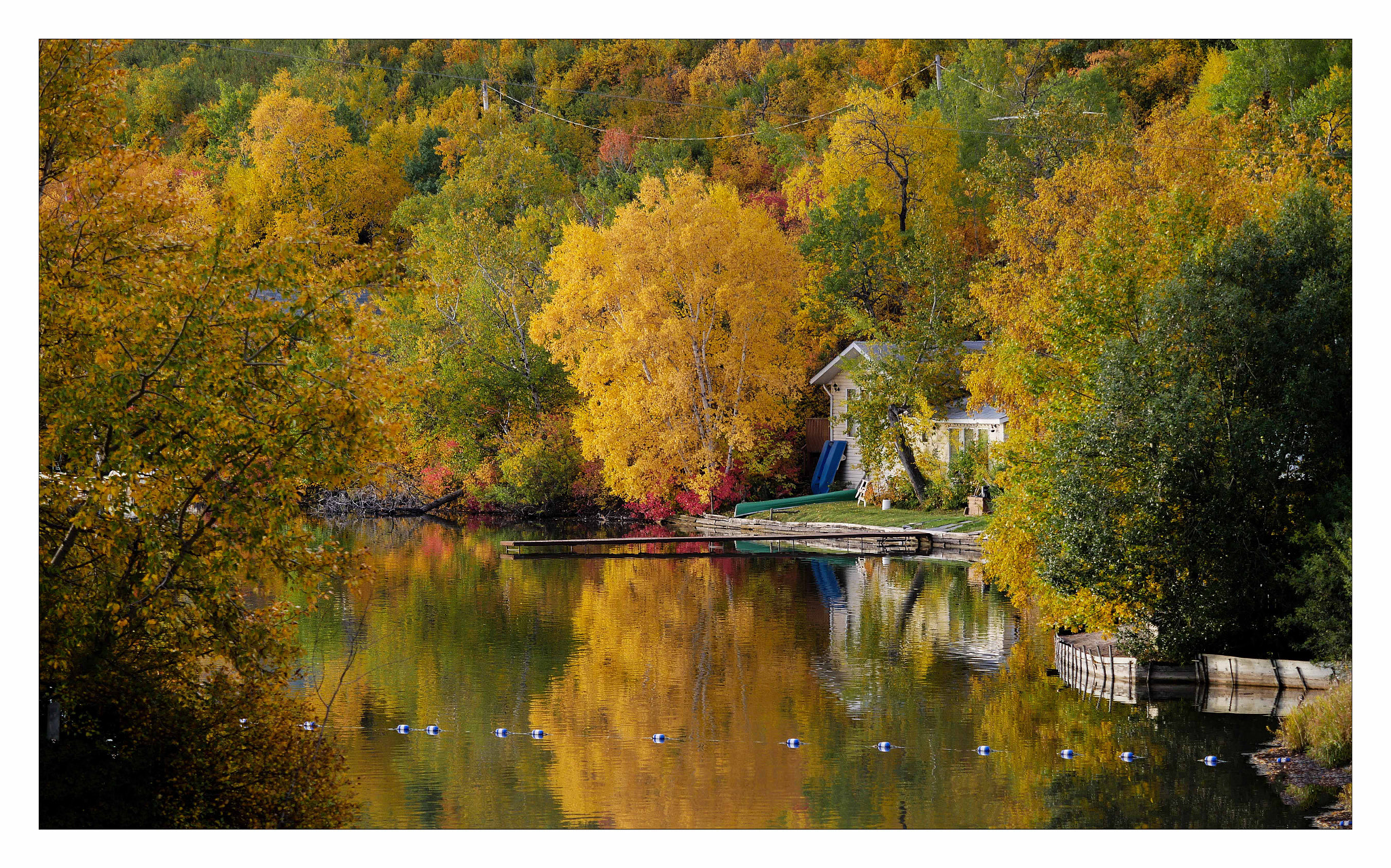 Panasonic Lumix DMC-GX8 + Olympus M.Zuiko Digital ED 40-150mm F2.8 Pro sample photo. Clear lake in the fall photography