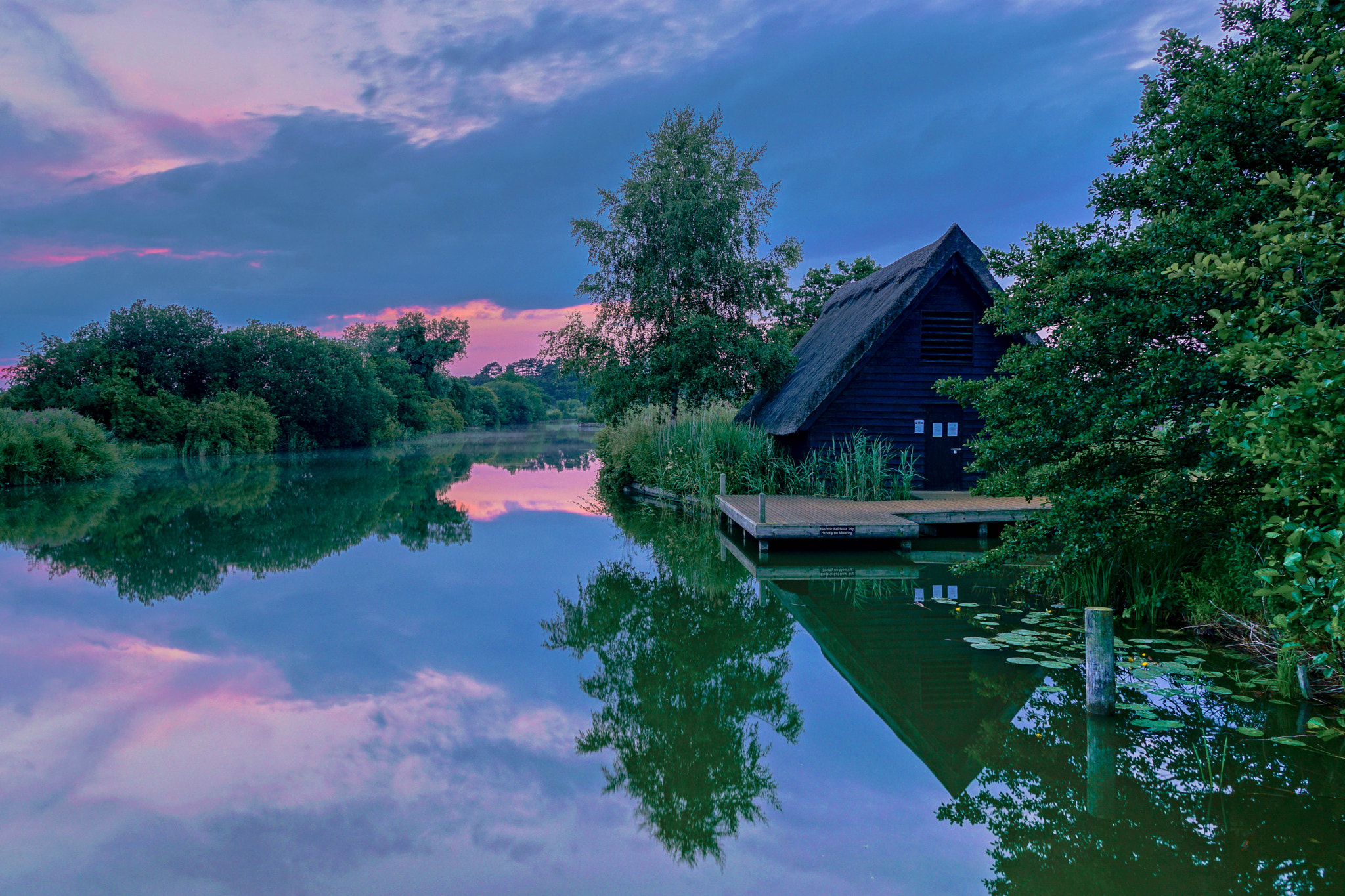 Sony DT 18-250mm F3.5-6.3 sample photo. The boathouse photography