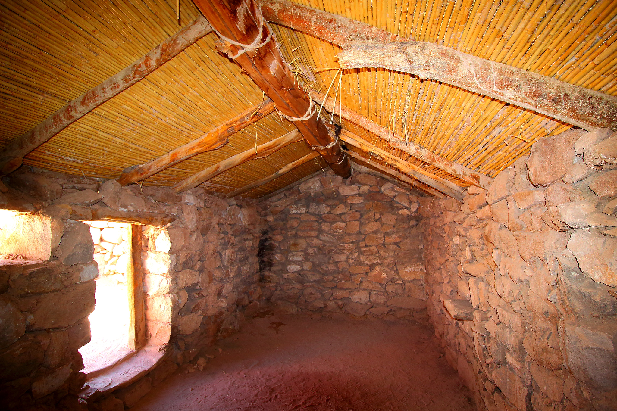 Canon EF-S 10-18mm F4.5–5.6 IS STM sample photo. Interior de mi casa photography